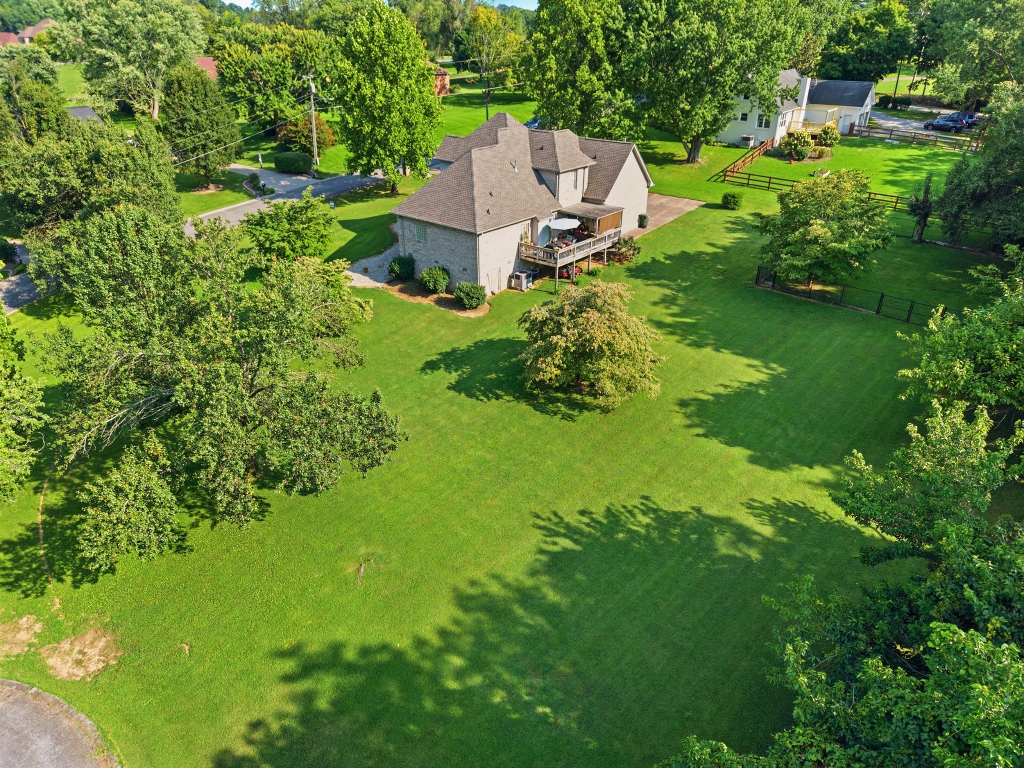 2044 Laura Ln Property Photo 15