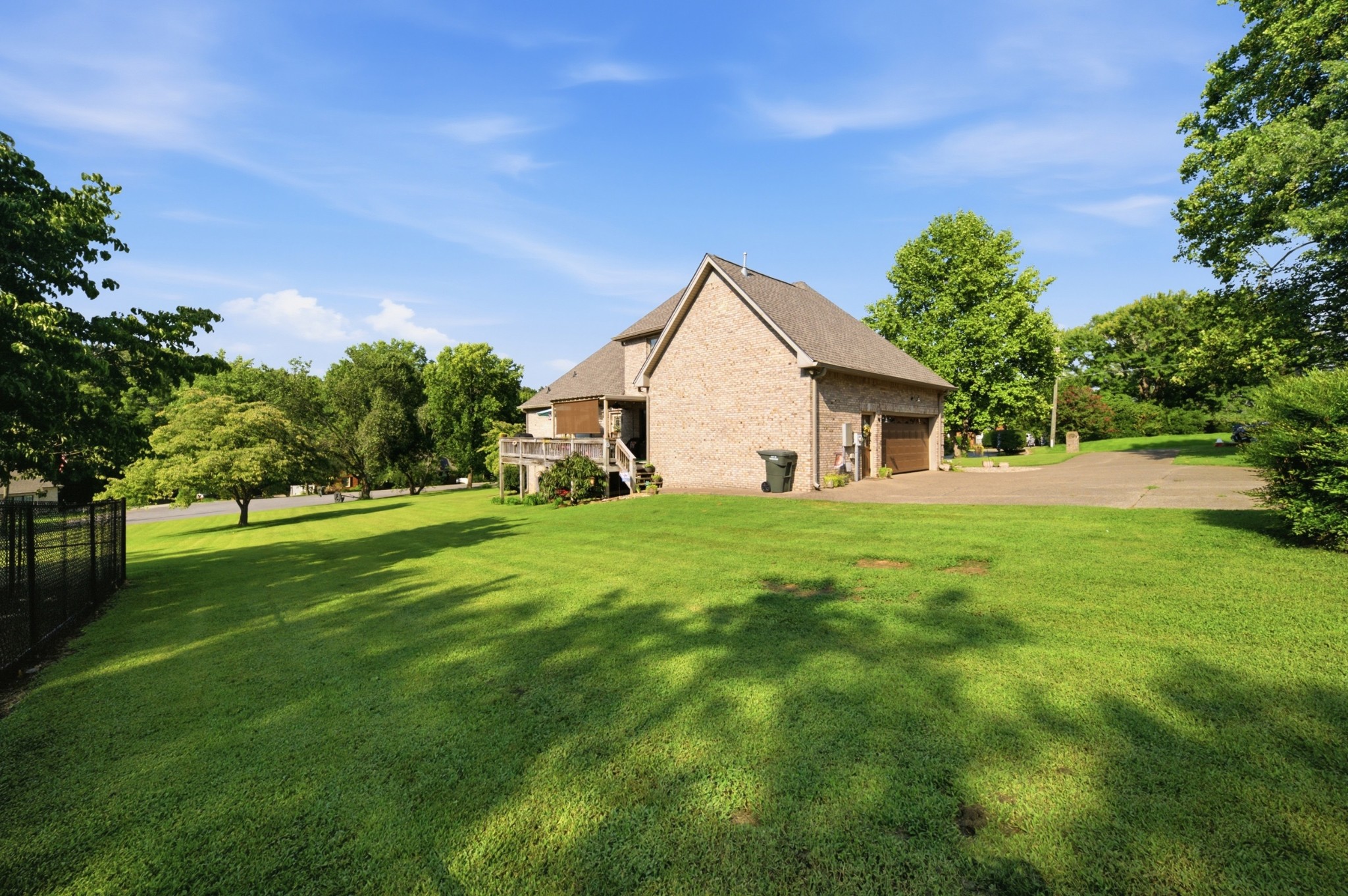 2044 Laura Ln Property Photo 16