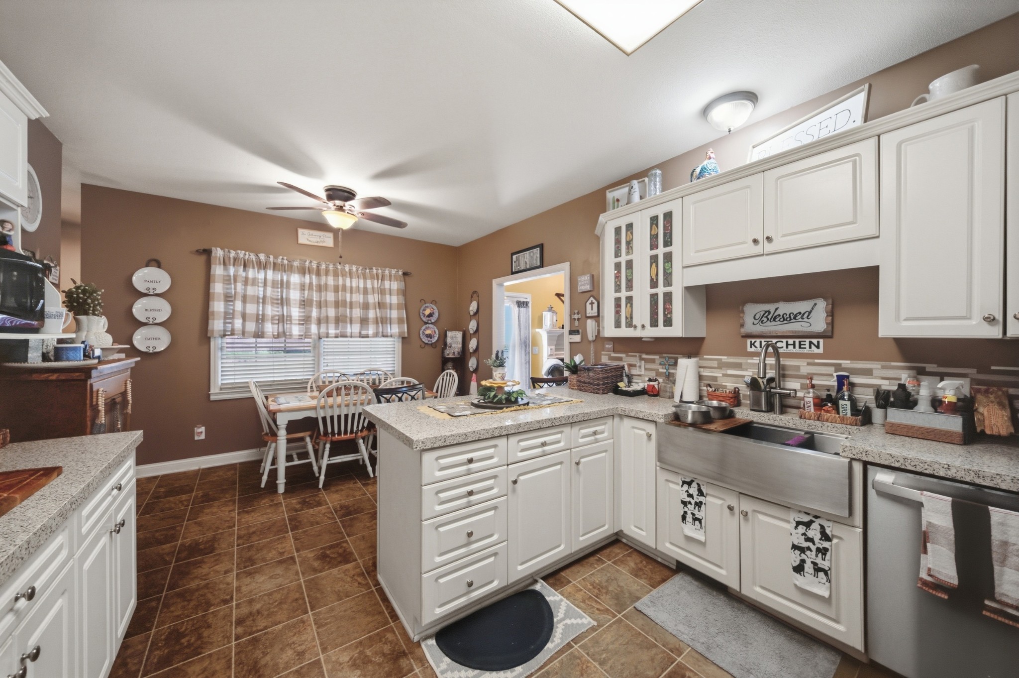 2044 Laura Ln Property Photo 18