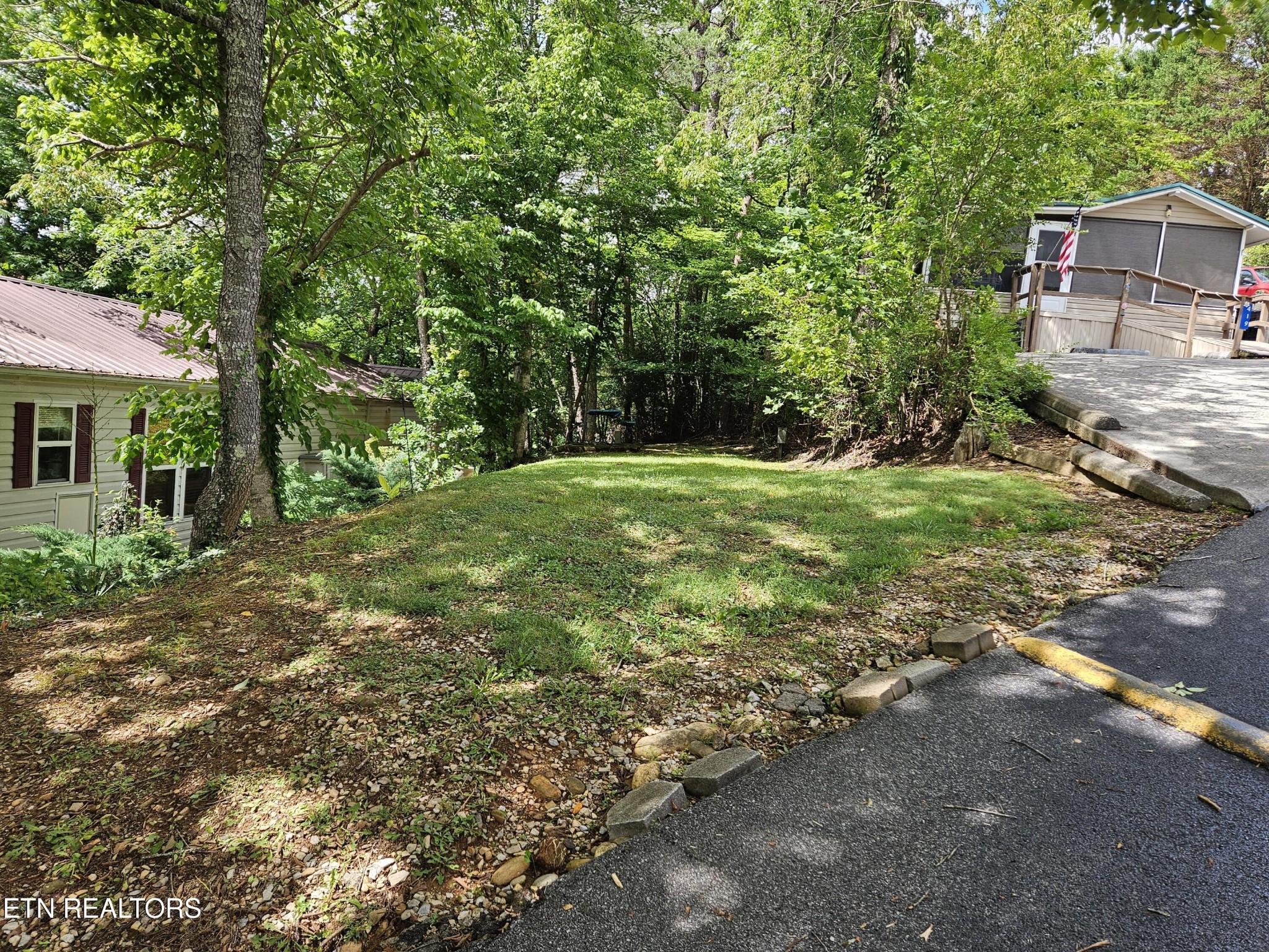 417 Mountain Thrush Drive Property Photo 1