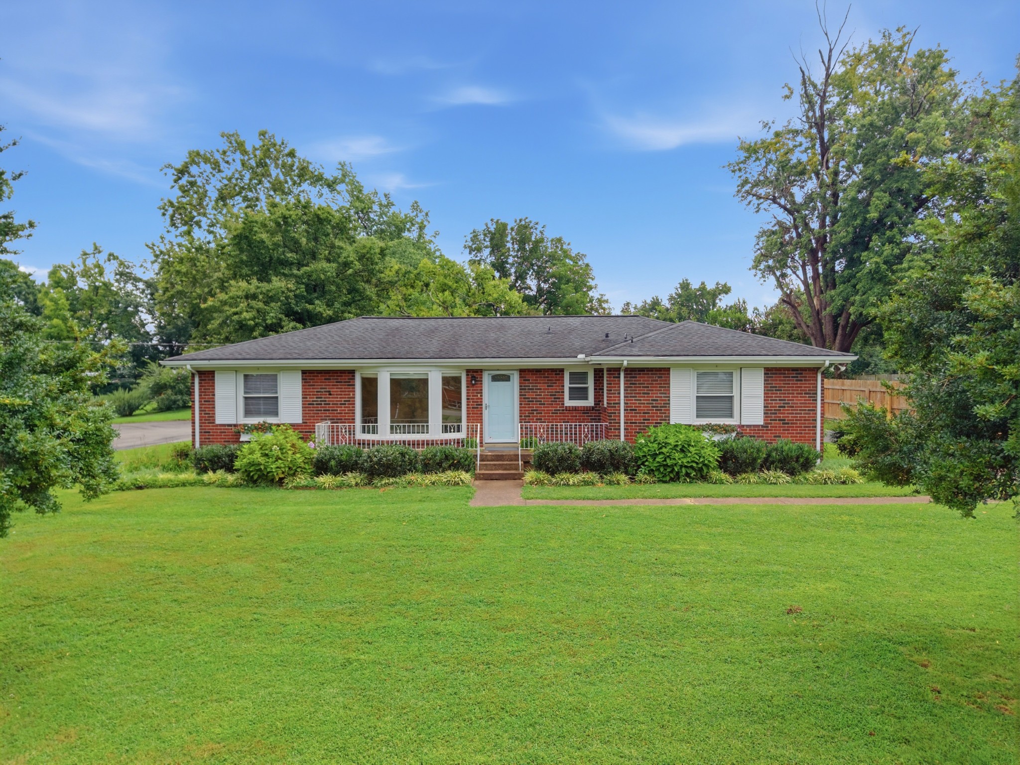 925 Havenhill Dr Property Photo 1