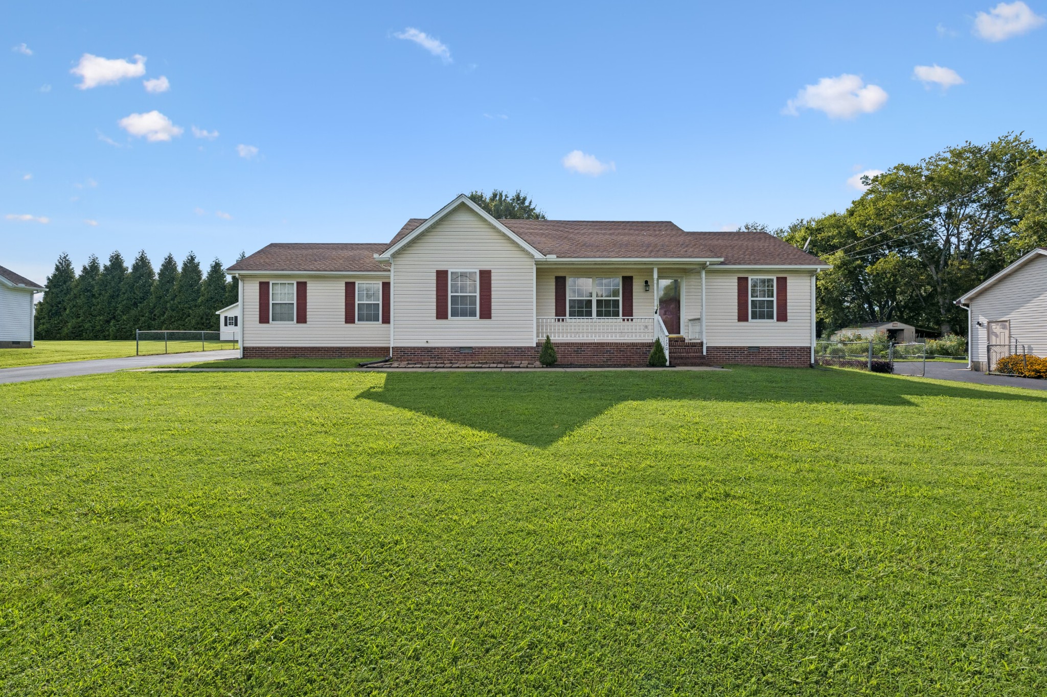 120 Pebble Brook Dr Property Photo 1