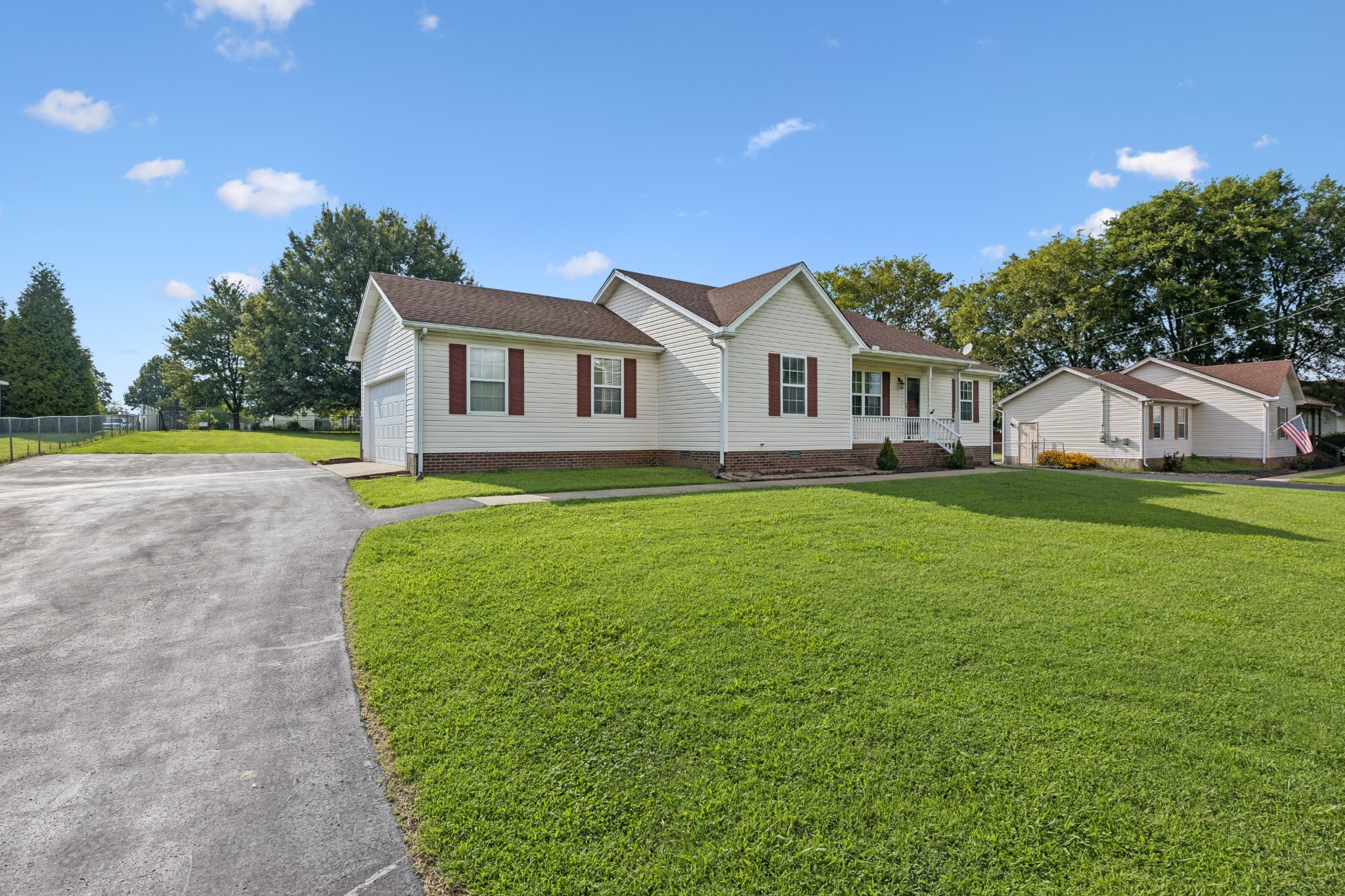 120 Pebble Brook Dr Property Photo 2