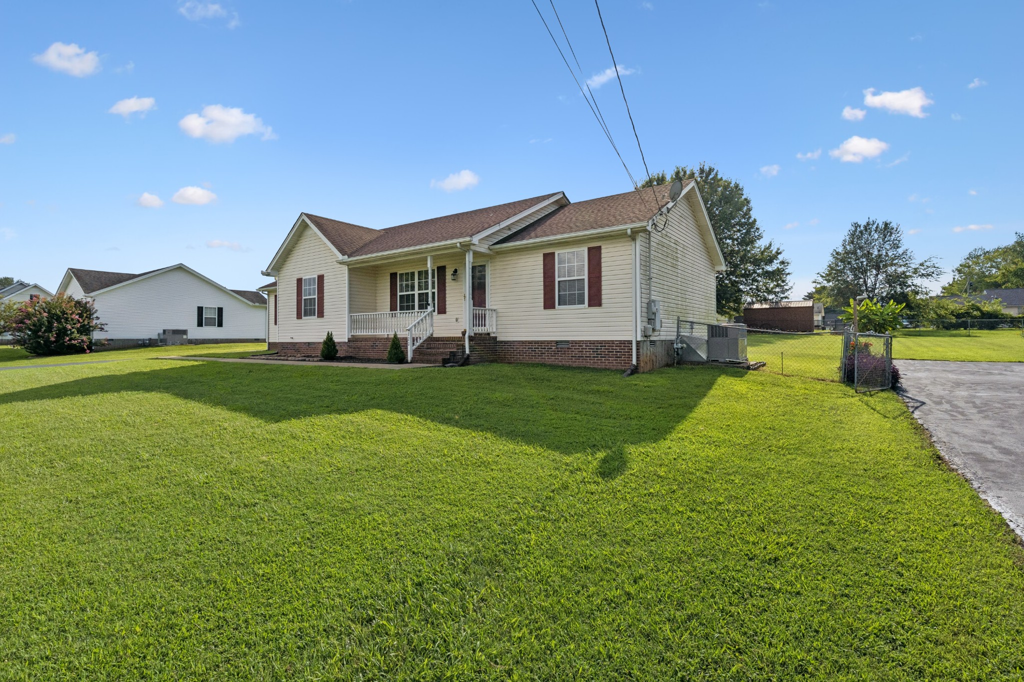 120 Pebble Brook Dr Property Photo 3