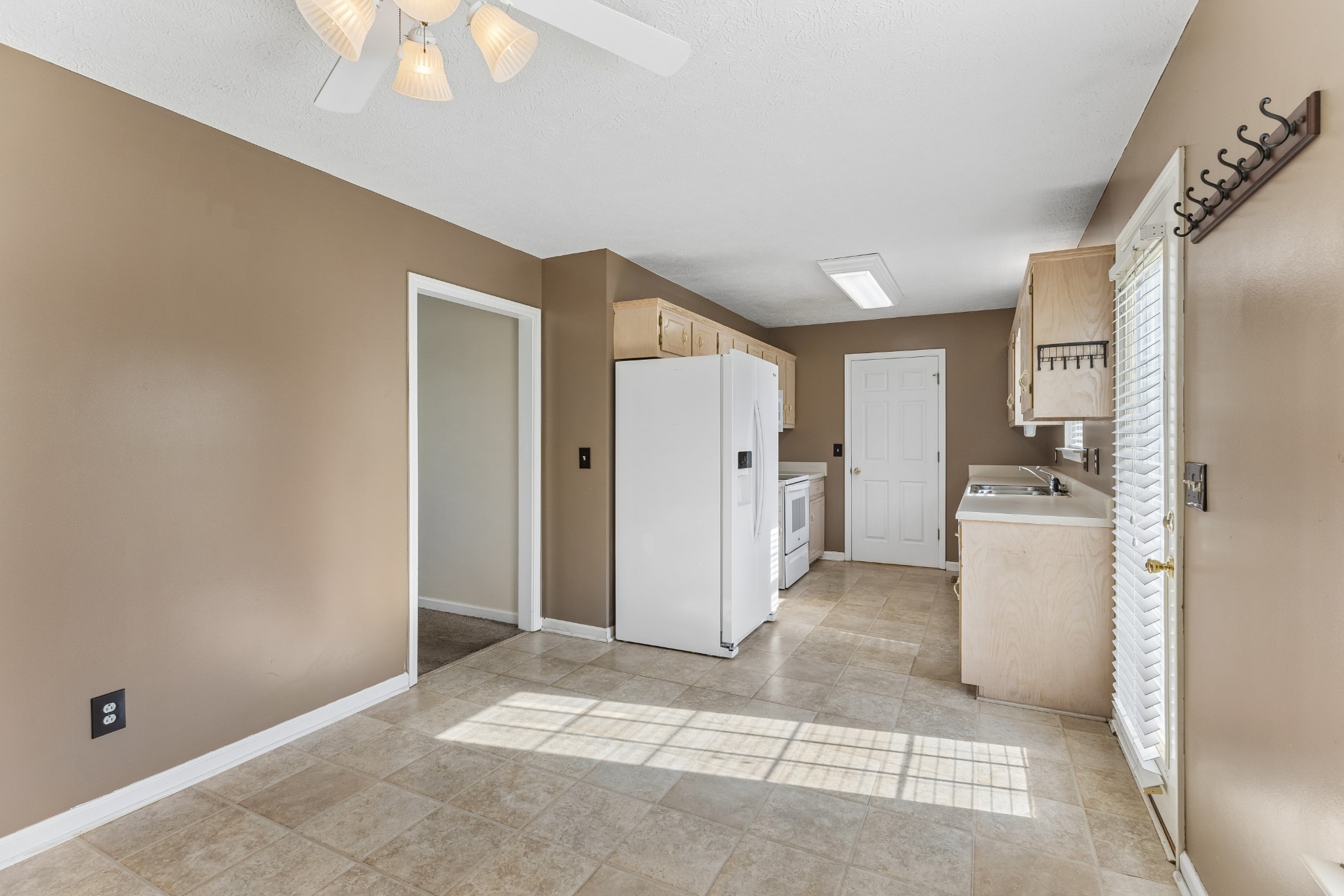 120 Pebble Brook Dr Property Photo 6