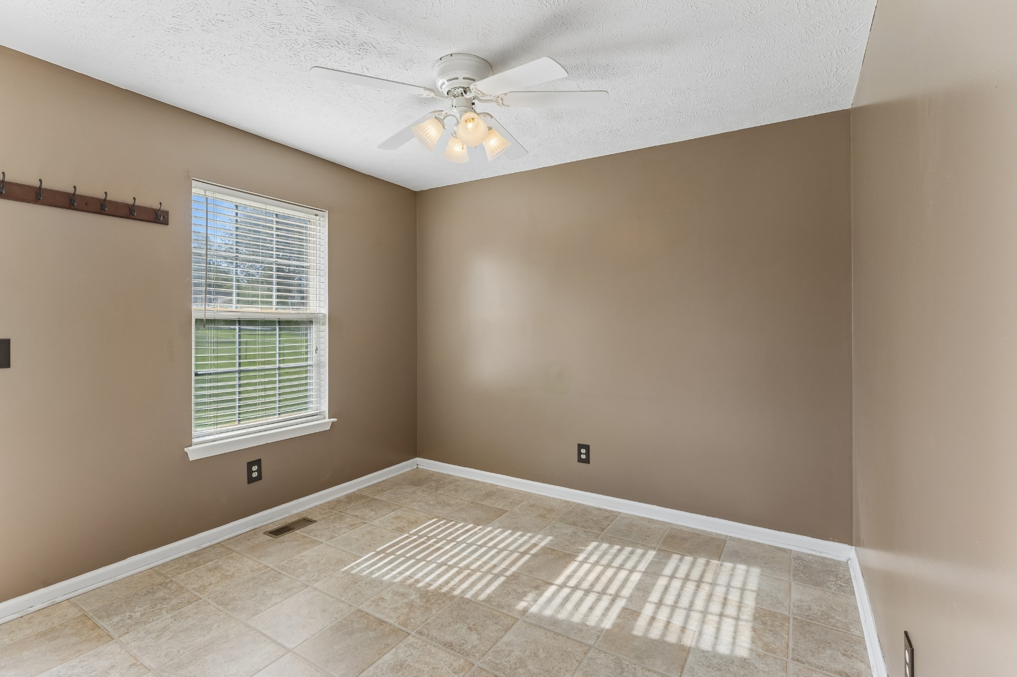 120 Pebble Brook Dr Property Photo 10
