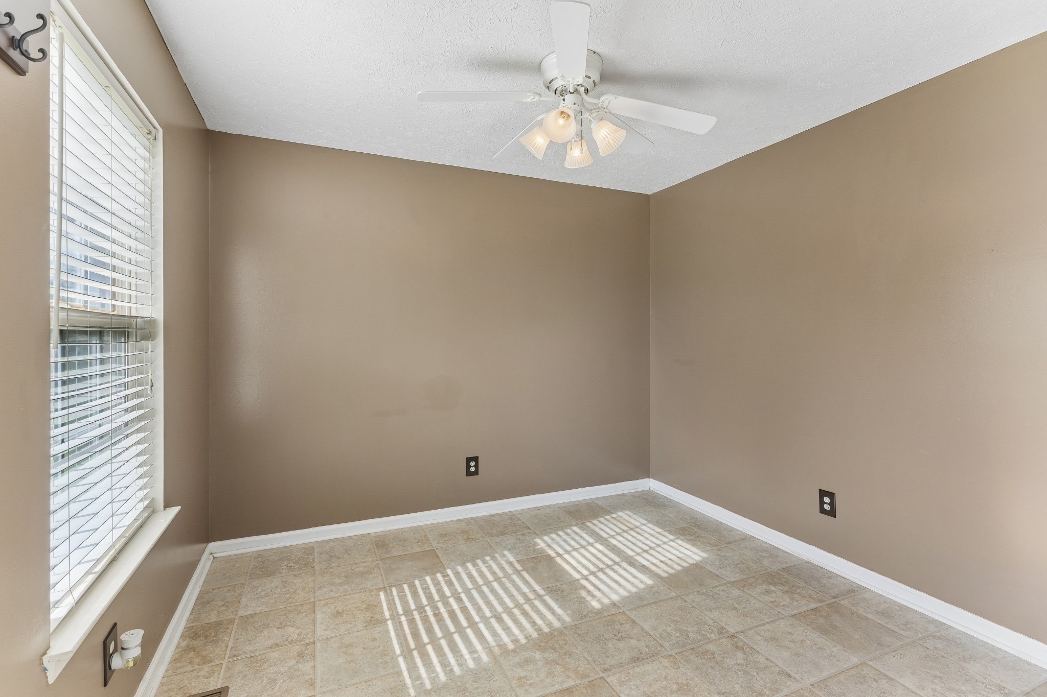 120 Pebble Brook Dr Property Photo 11