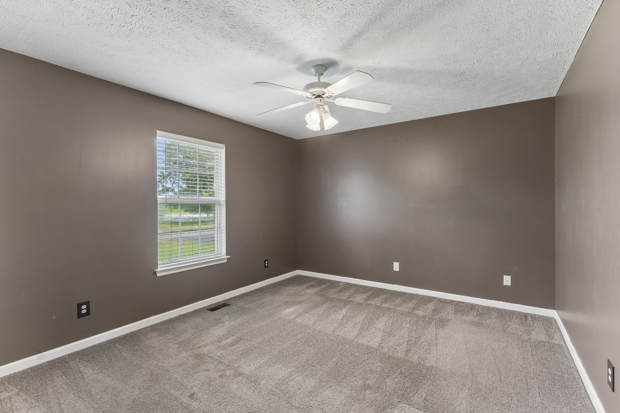 120 Pebble Brook Dr Property Photo 12
