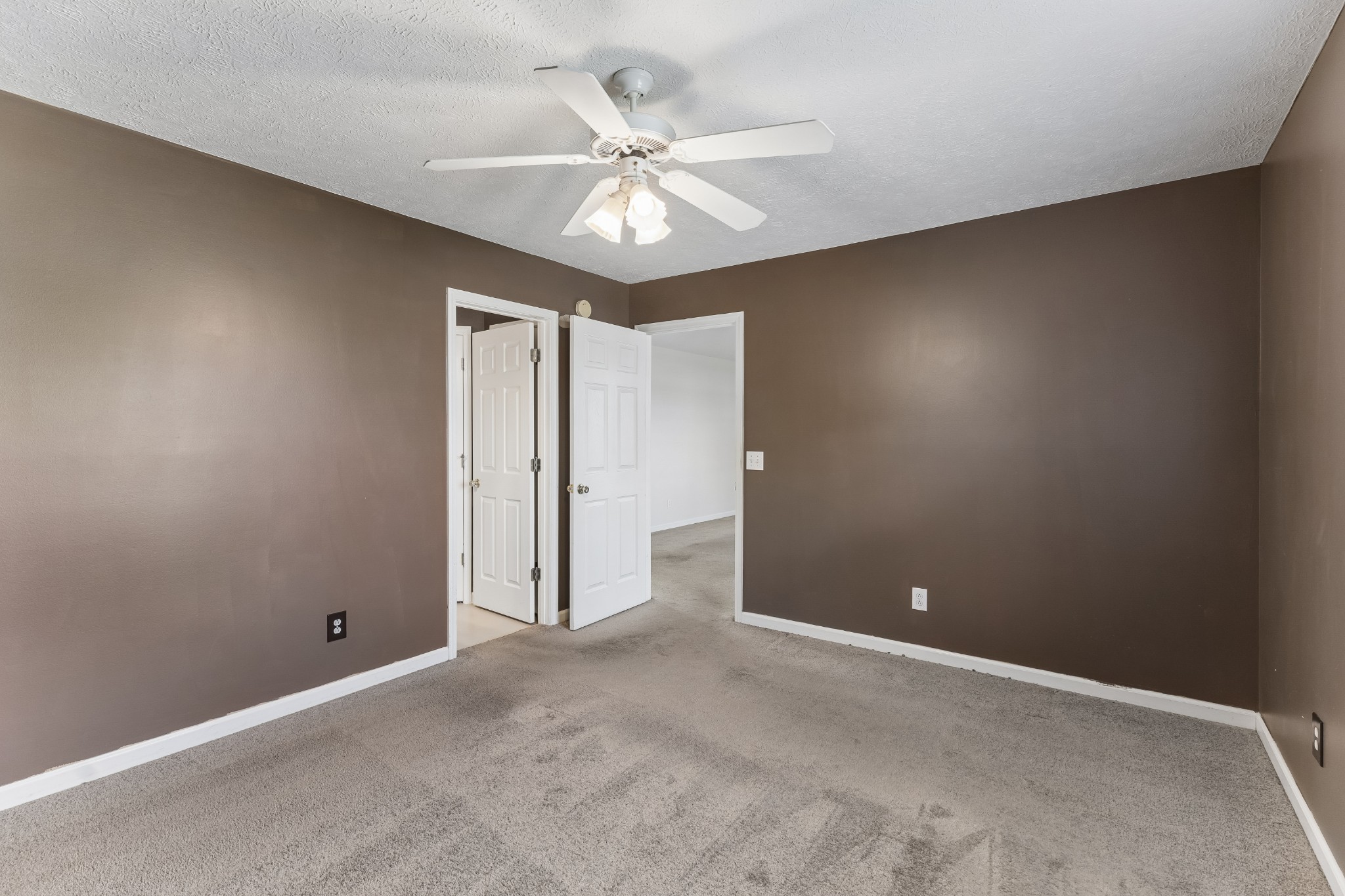 120 Pebble Brook Dr Property Photo 13