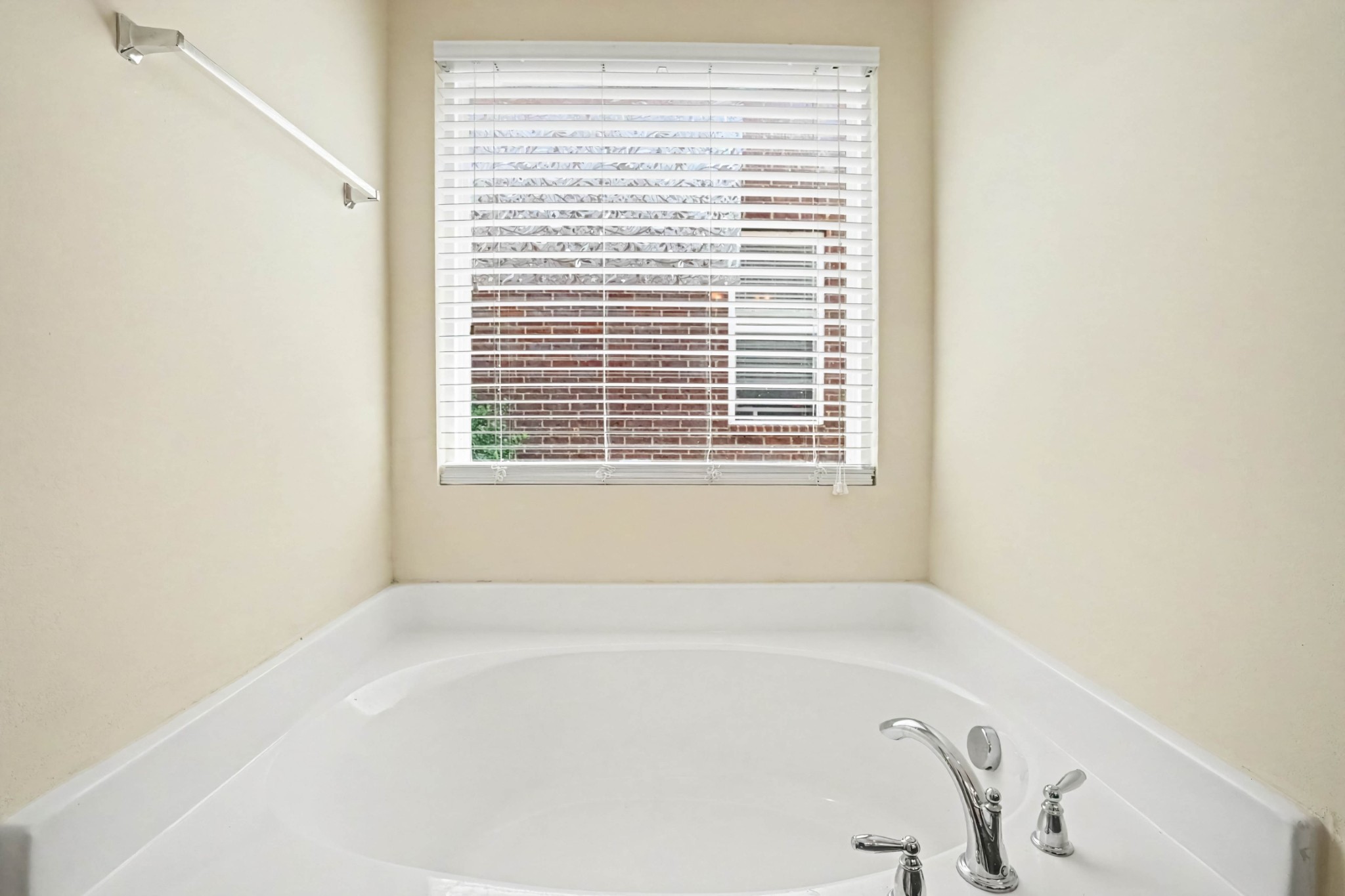 1621 Southhampton Way Property Photo 13