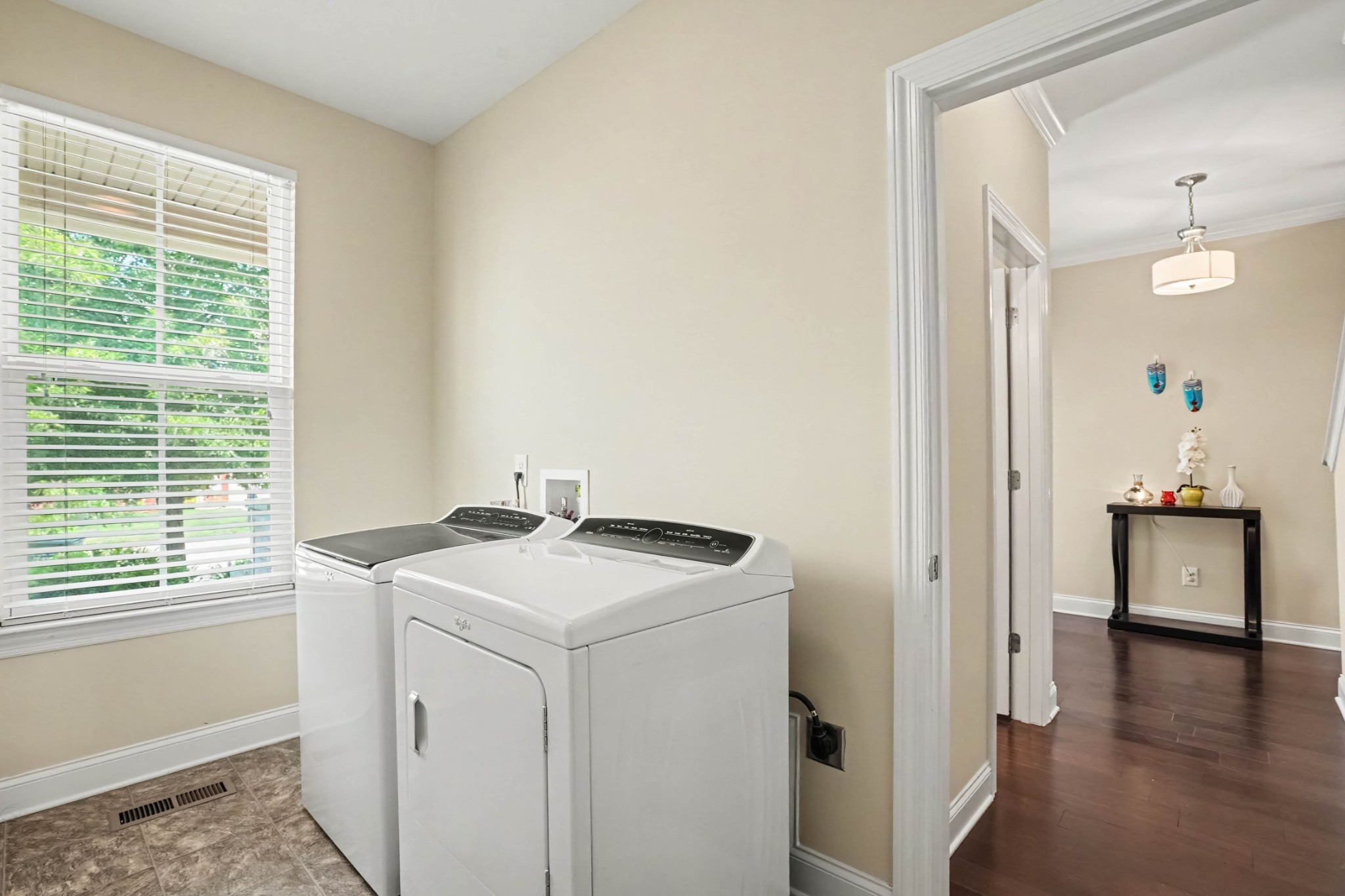 1621 Southhampton Way Property Photo 15