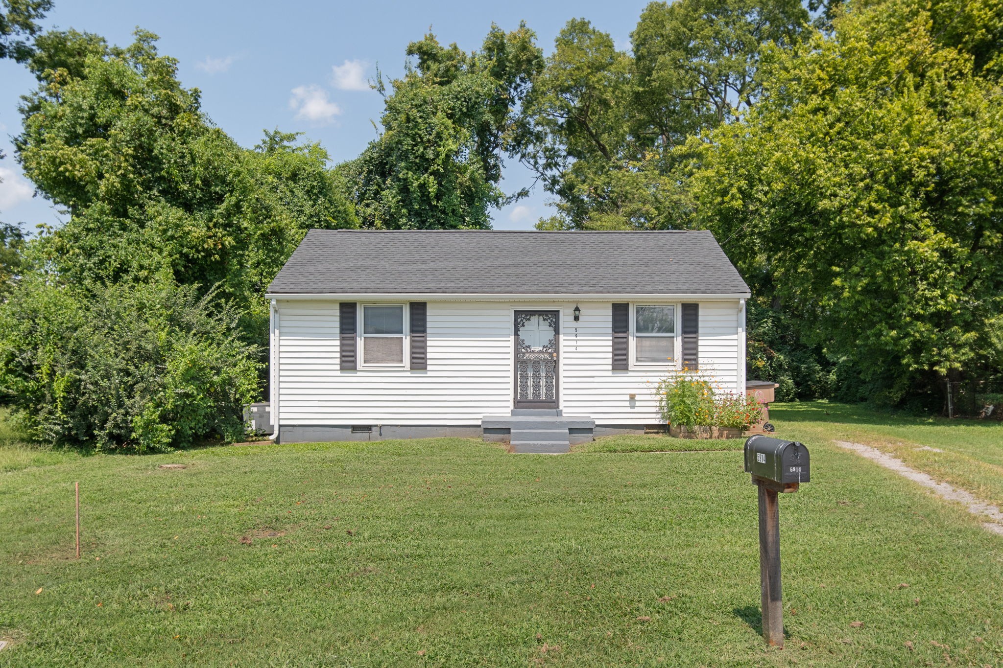 5914 Carl Pl Property Photo 1