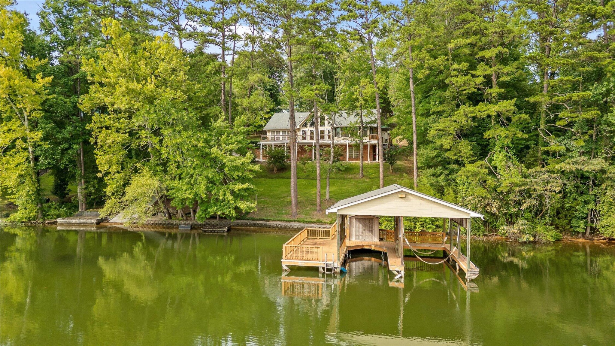 581 Pine Hollow Road Property Photo 1