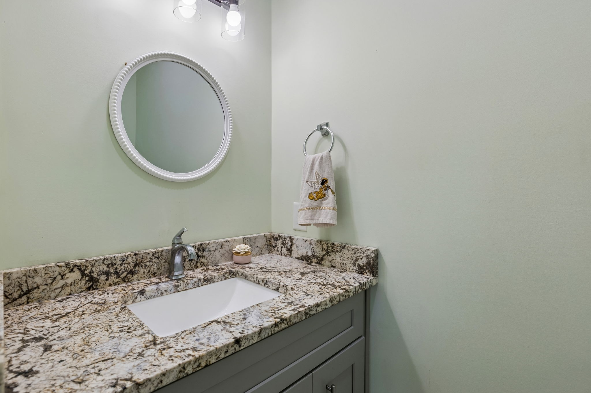 3829 Burrus St Property Photo 9