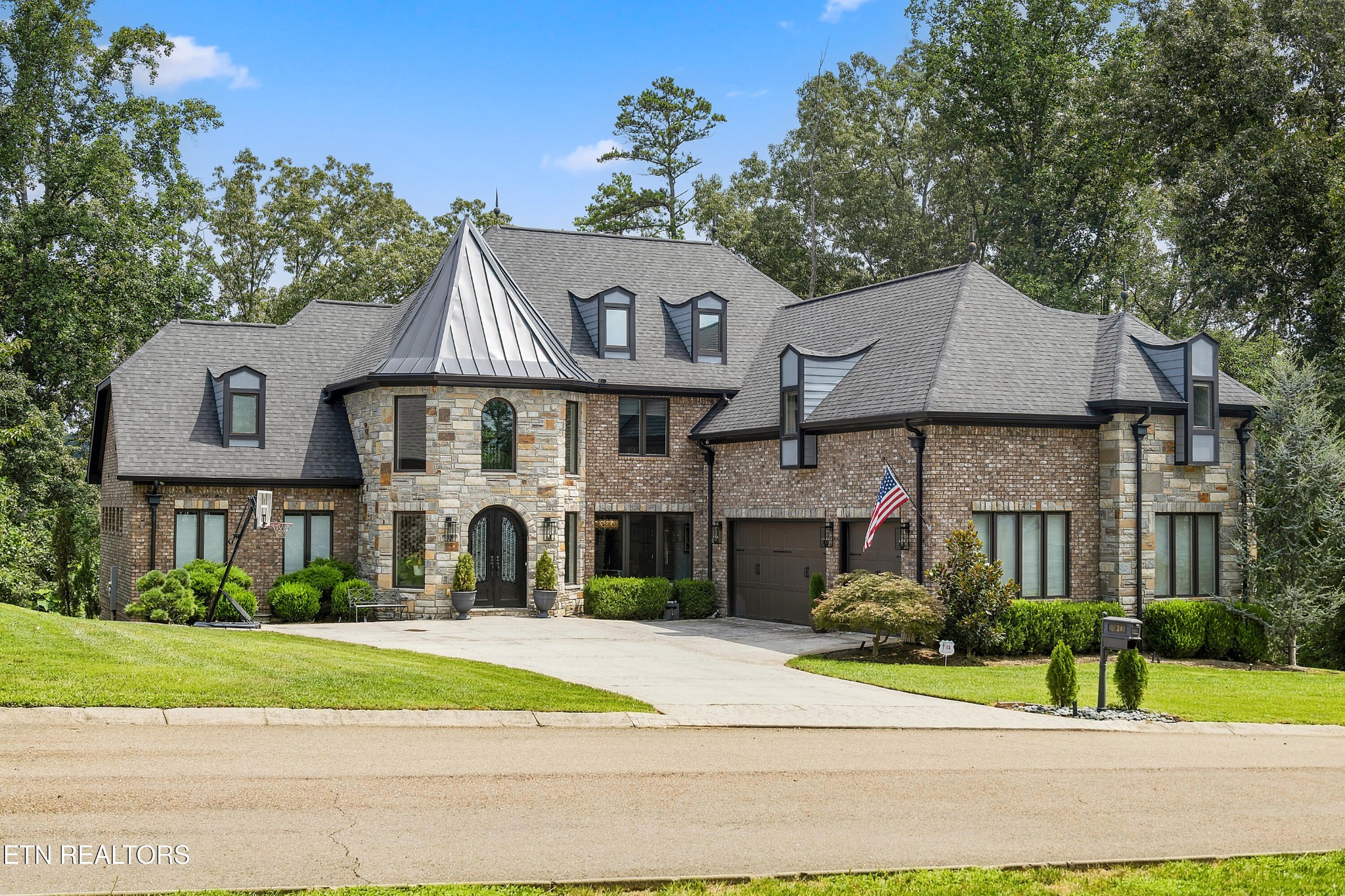 2124 Viewcrest Lane