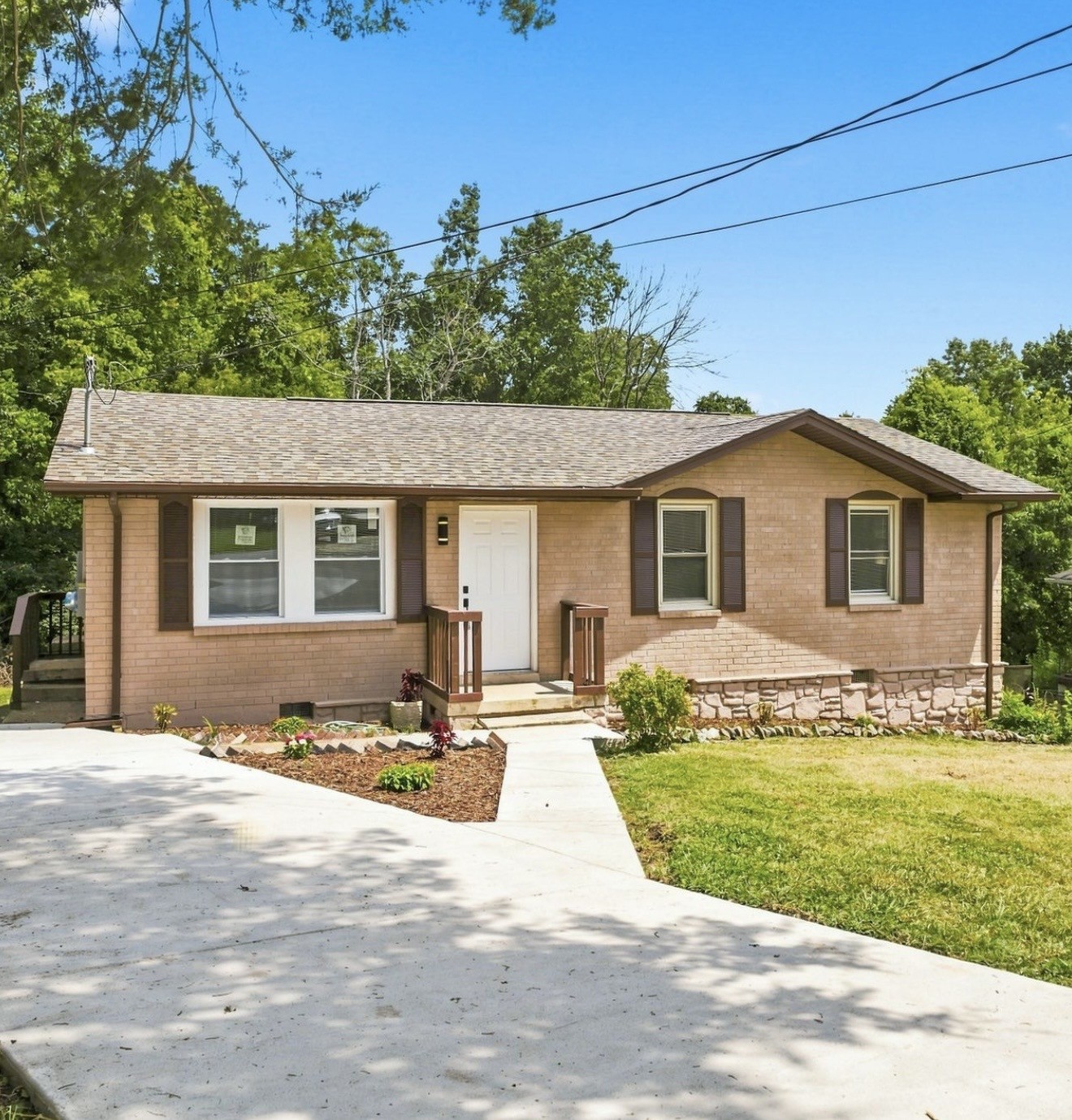 613 Maclaurin Ct Property Photo 1