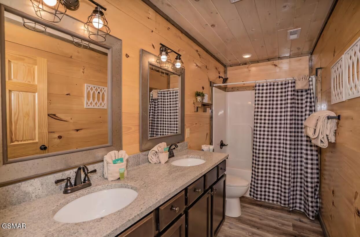2045 Eagle Feather Drive Property Photo 16