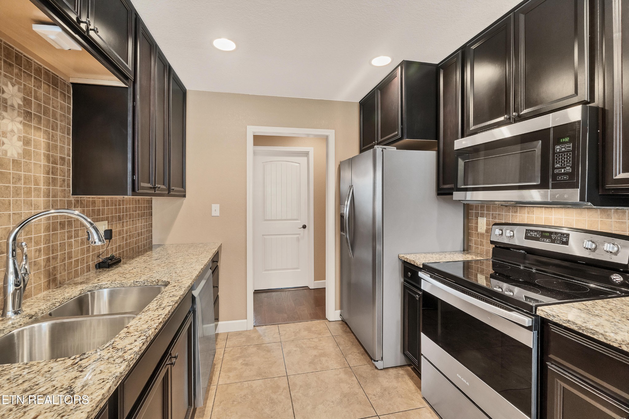645 Berrywood Drive Property Photo 10