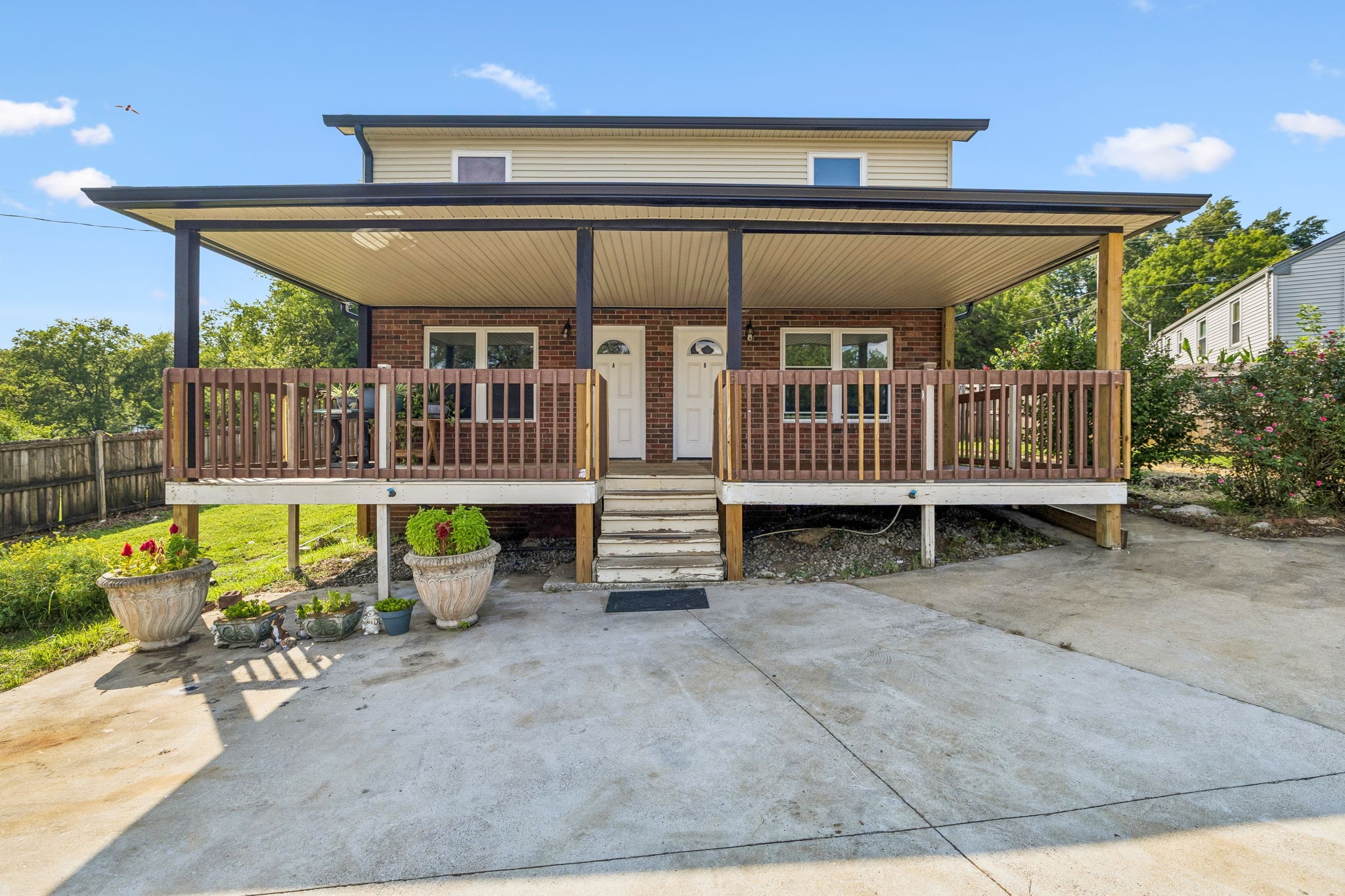 211 Archwood Dr Property Photo 1
