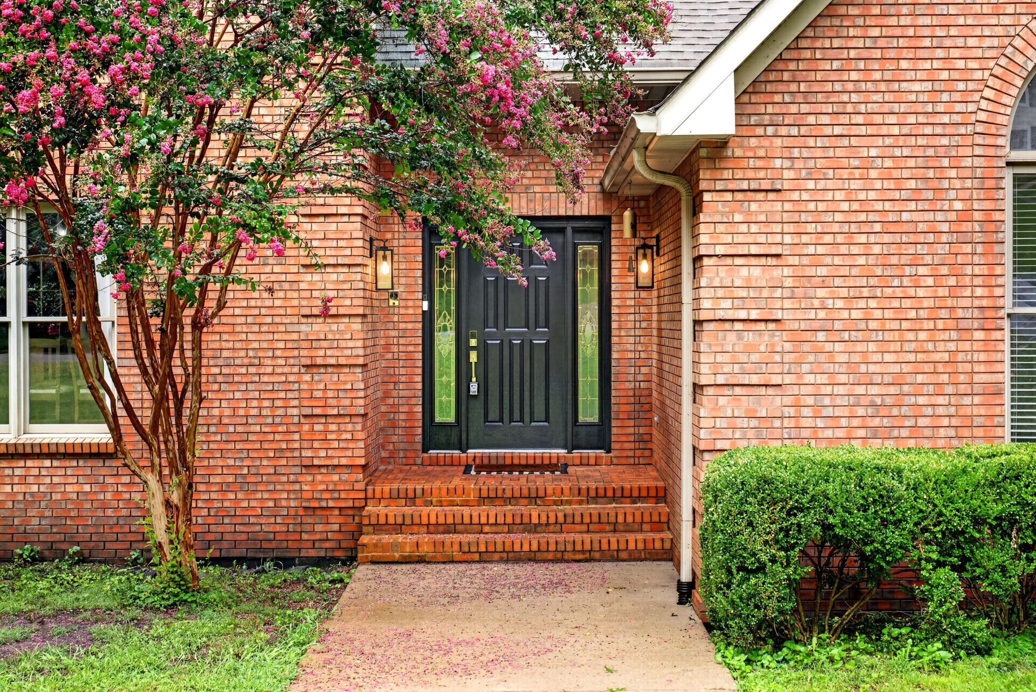 1604 Deerfield Dr Property Photo 2