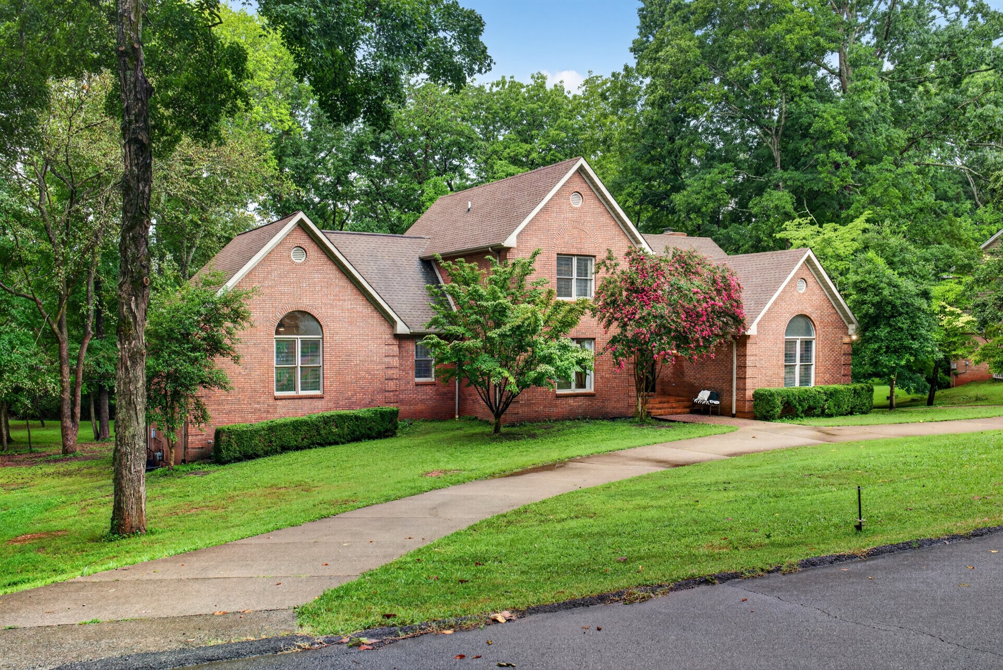 1604 Deerfield Dr Property Photo 3