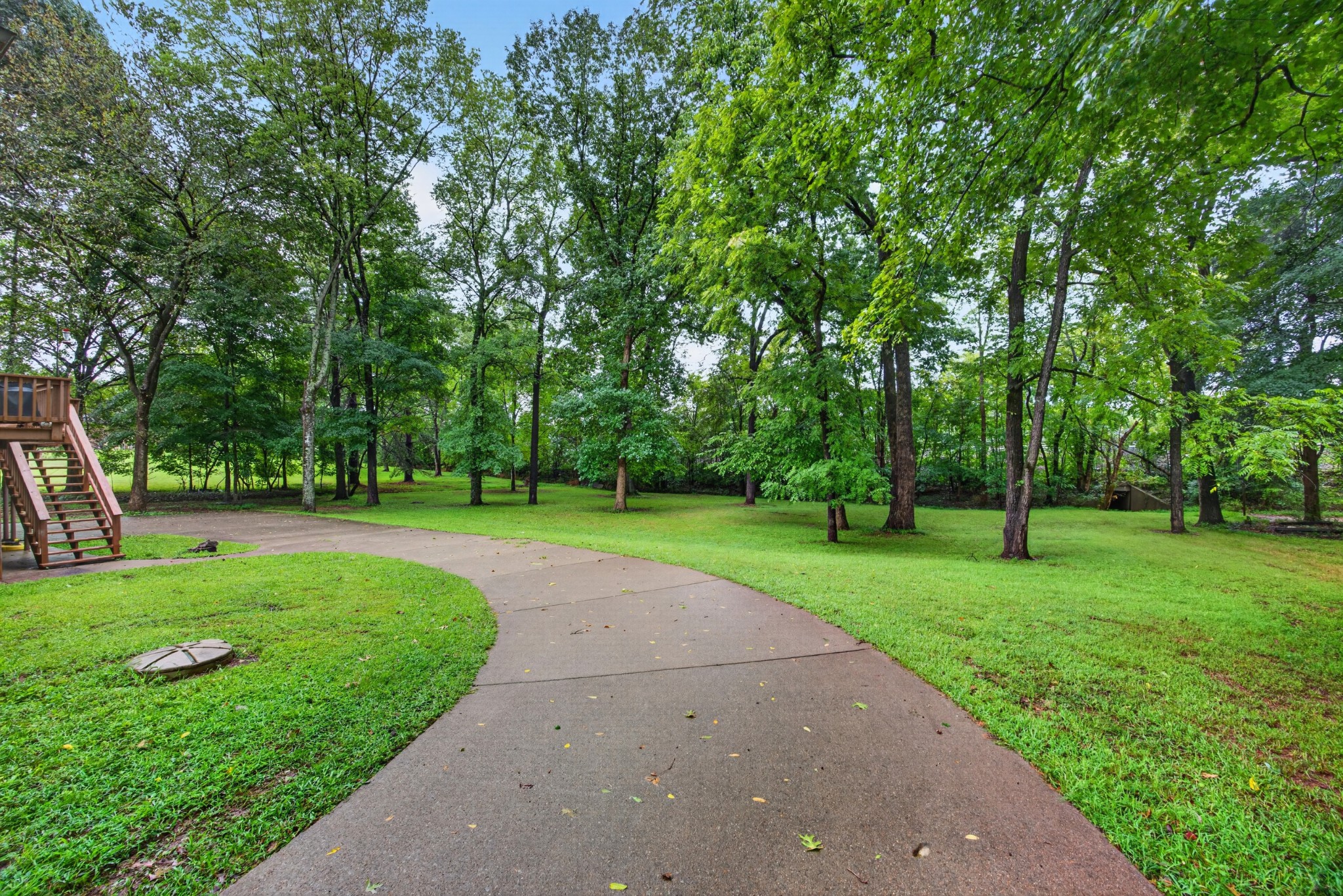 1604 Deerfield Dr Property Photo 4