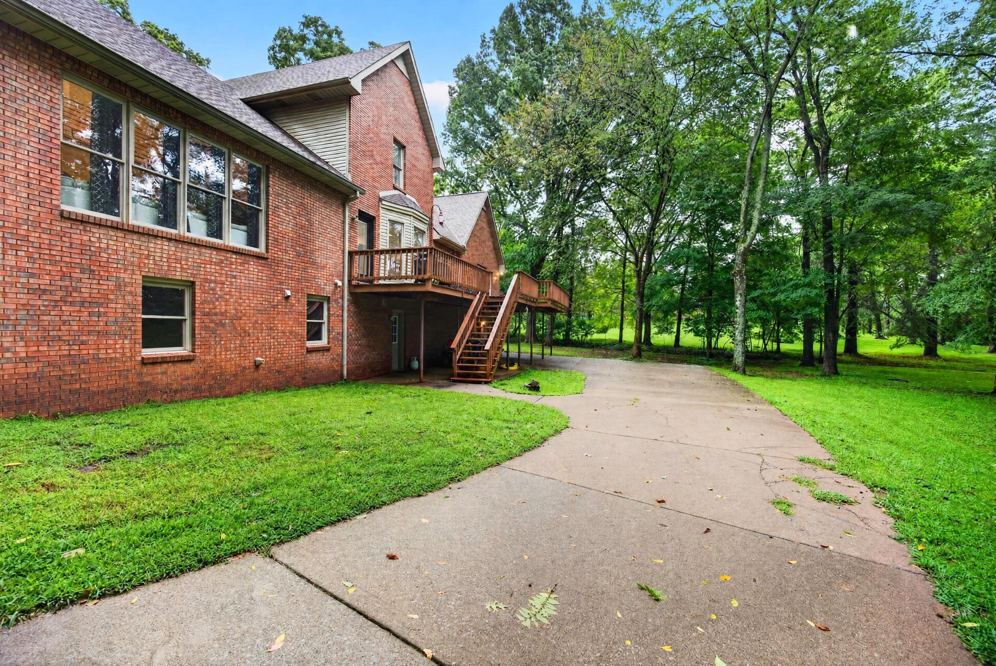 1604 Deerfield Dr Property Photo 17