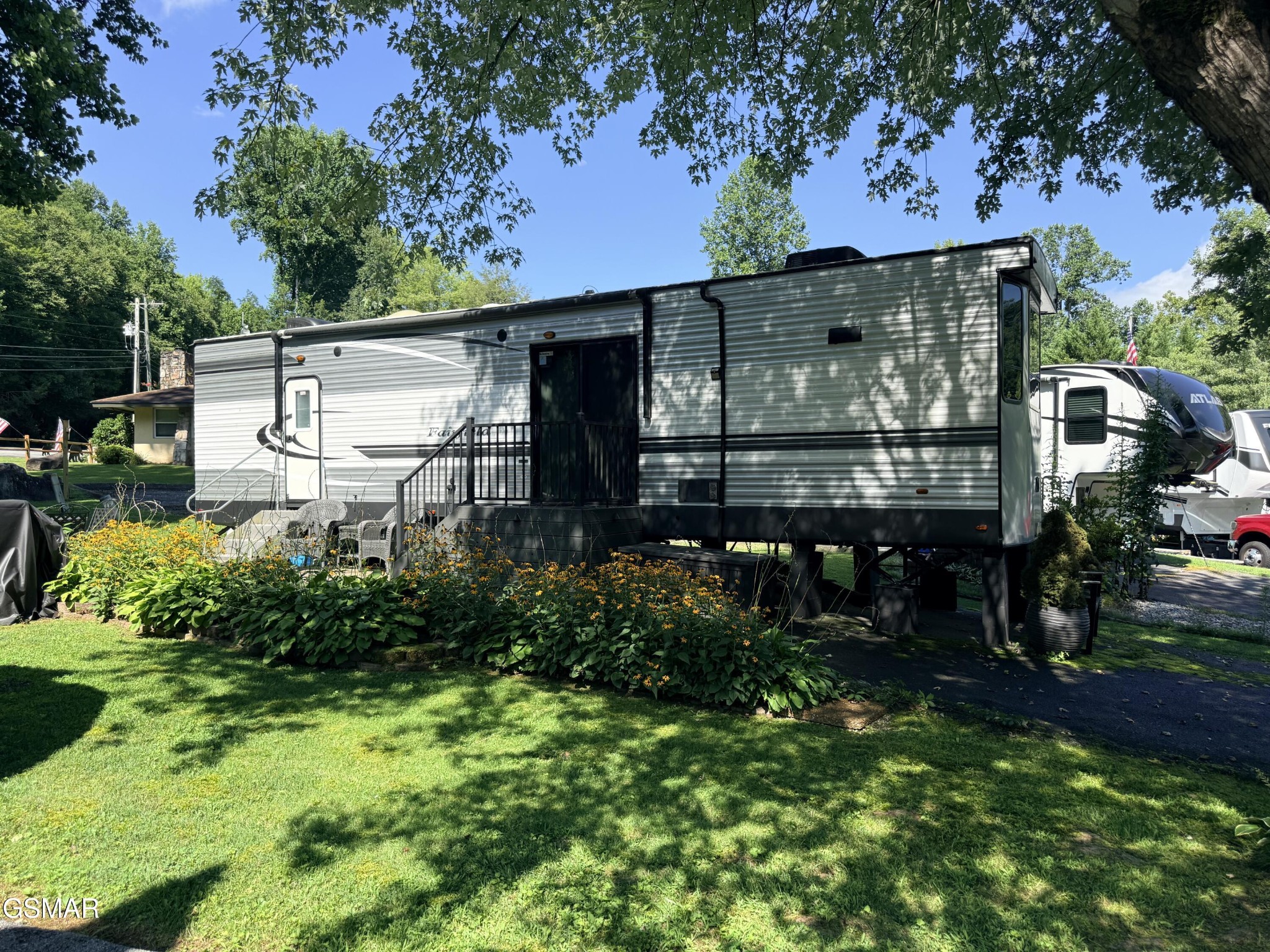 4229 E Parkway Property Photo 4