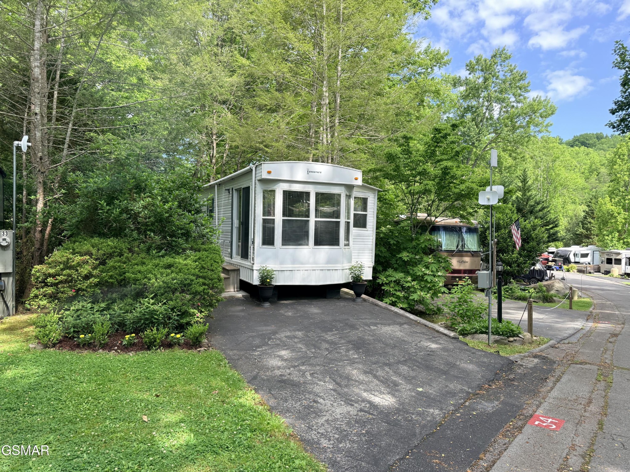 4229 E Parkway Property Photo 1