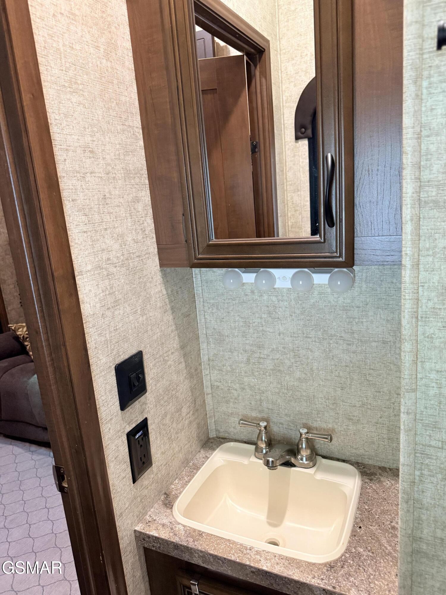 4229 E Parkway Property Photo 32
