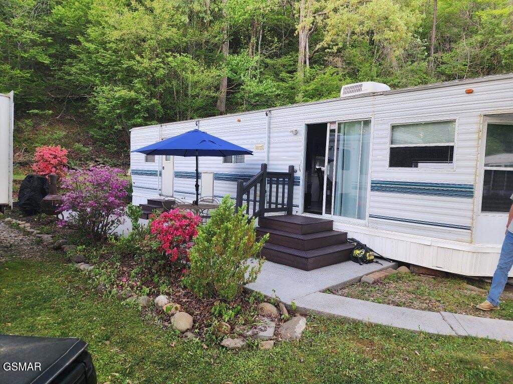 4229 E Parkway Property Photo 1