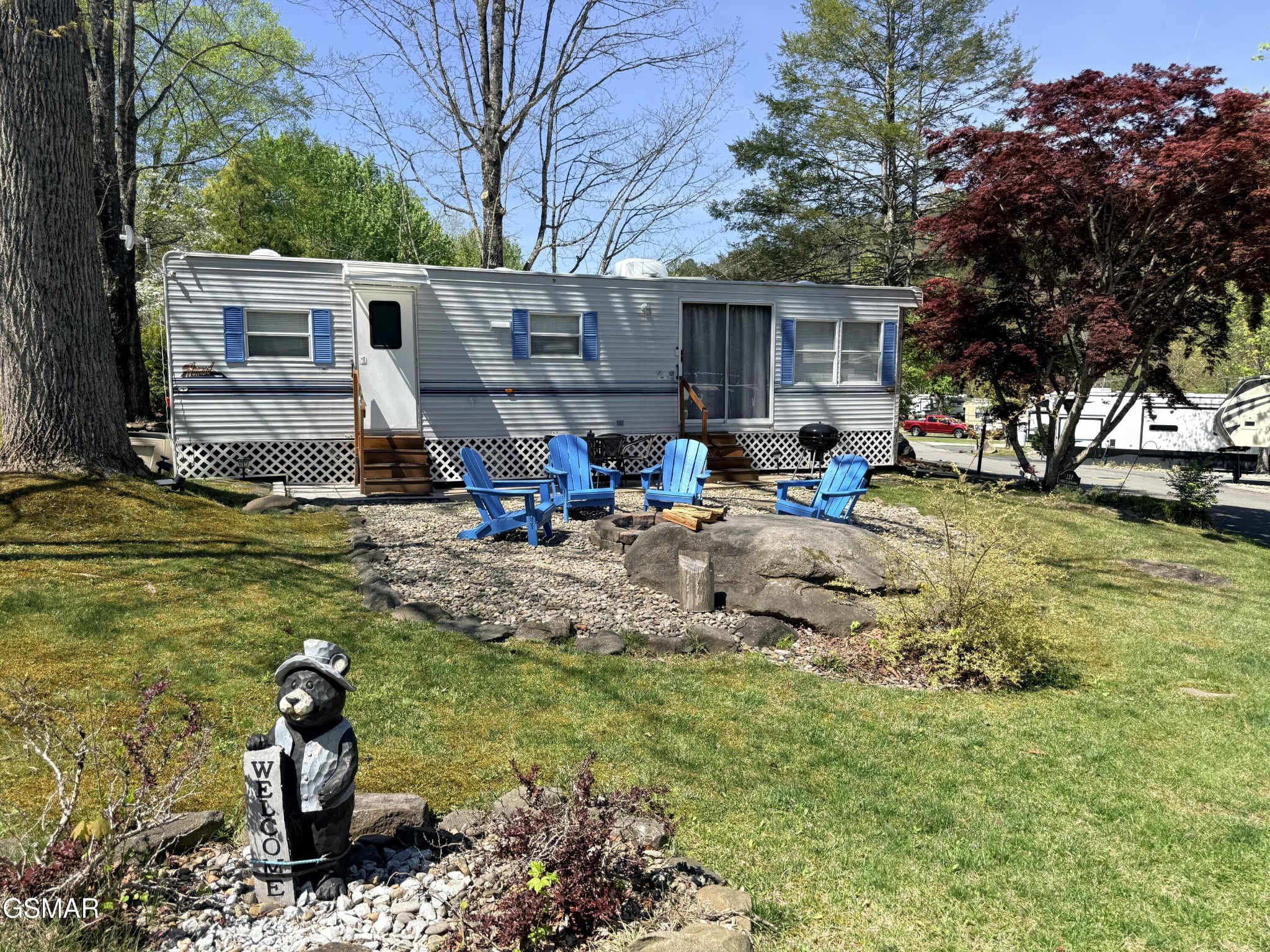 4229 E Parkway Property Photo 1