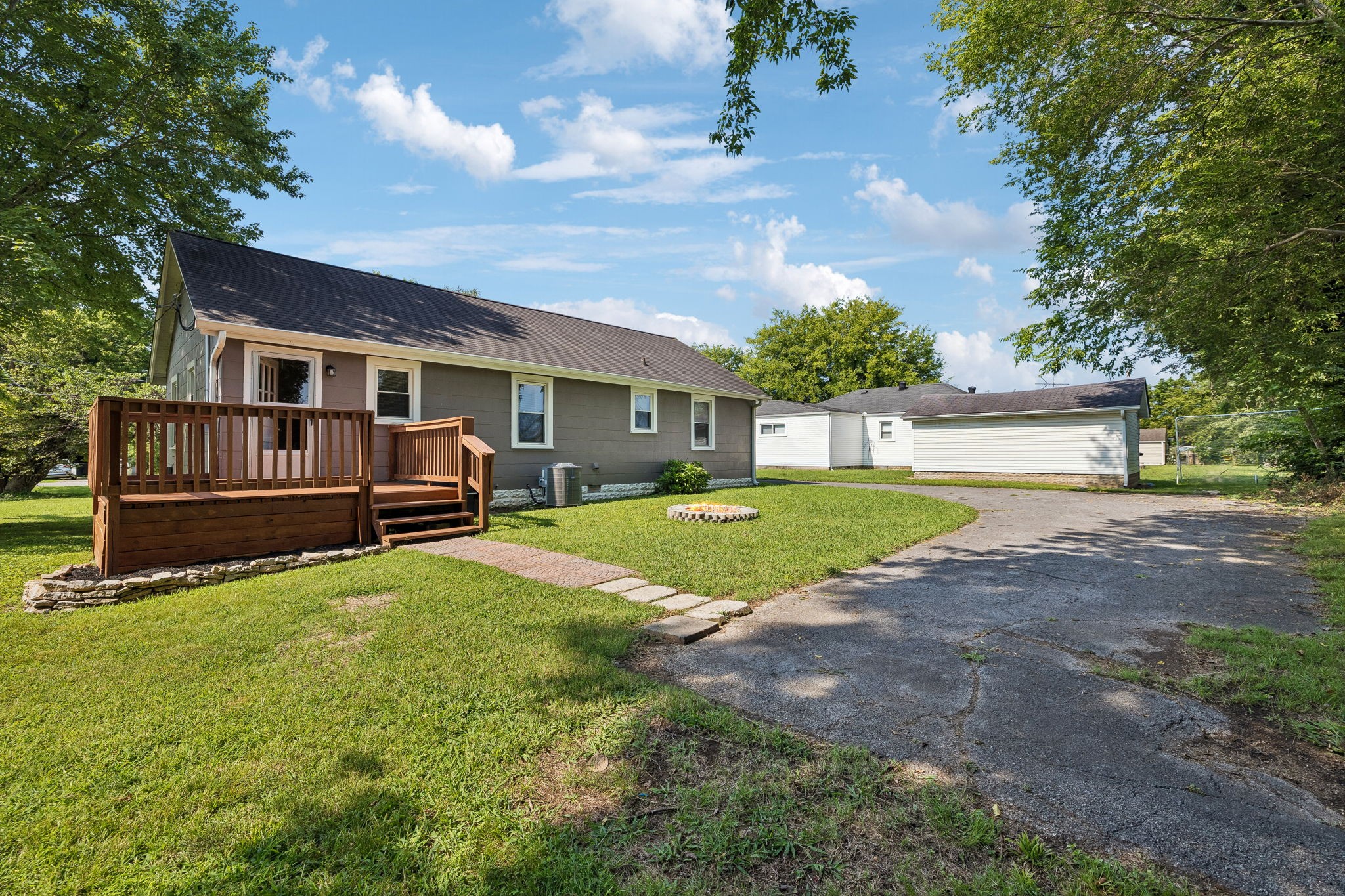 211 Rushwood Dr Property Photo 35