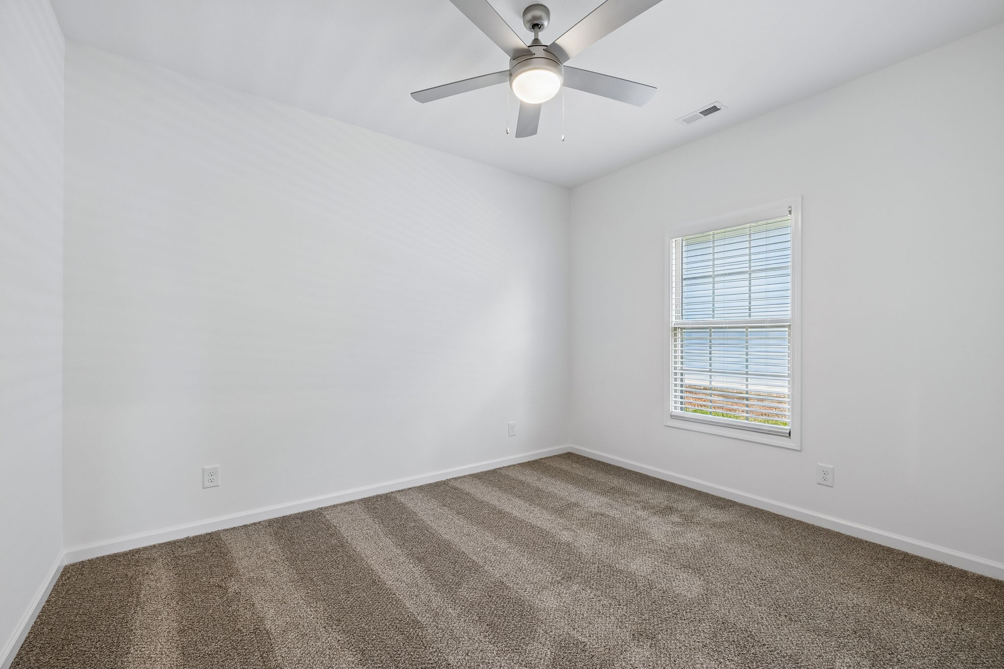 645 Woodrush Dr Property Photo 38