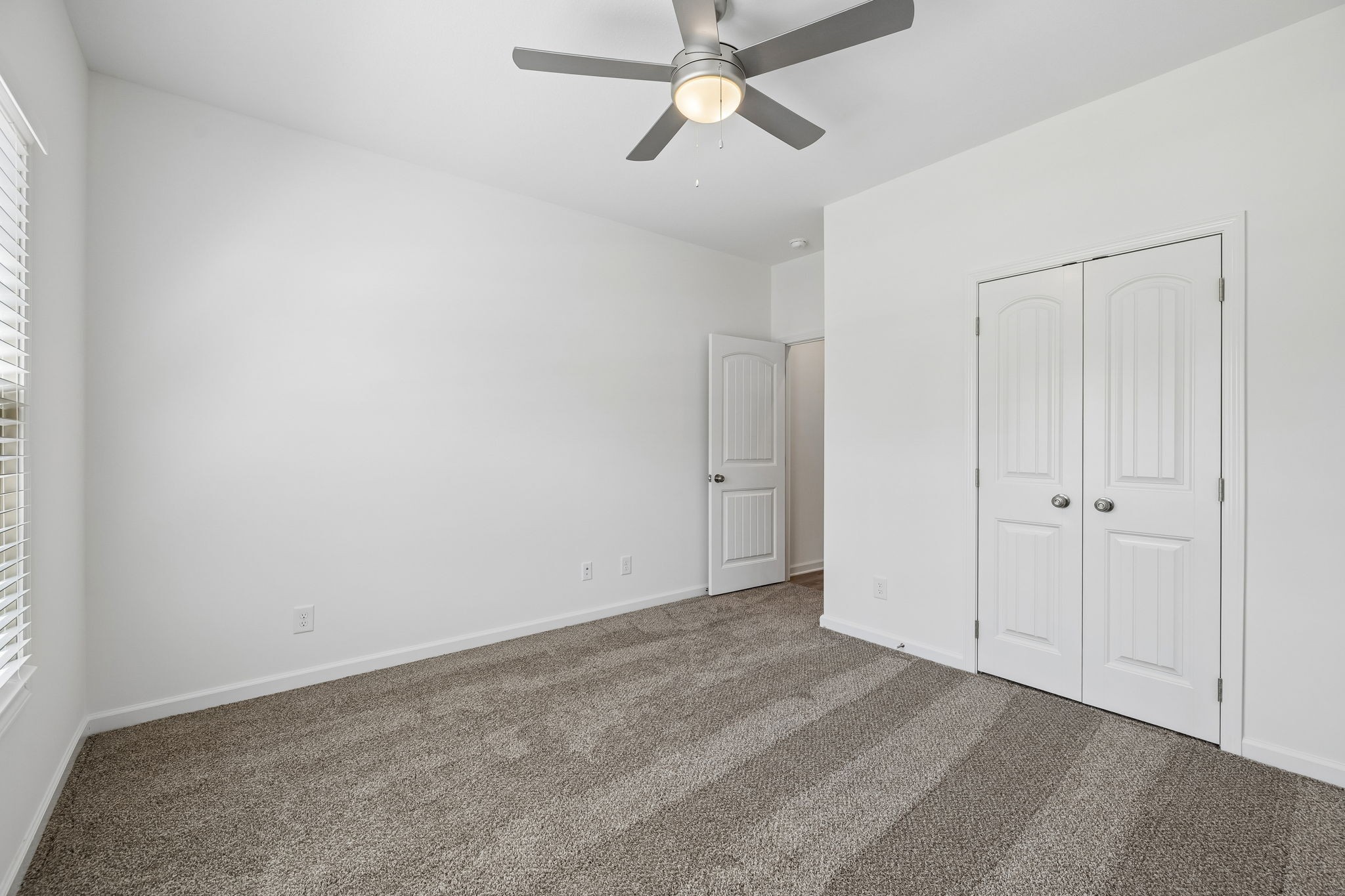 645 Woodrush Dr Property Photo 43