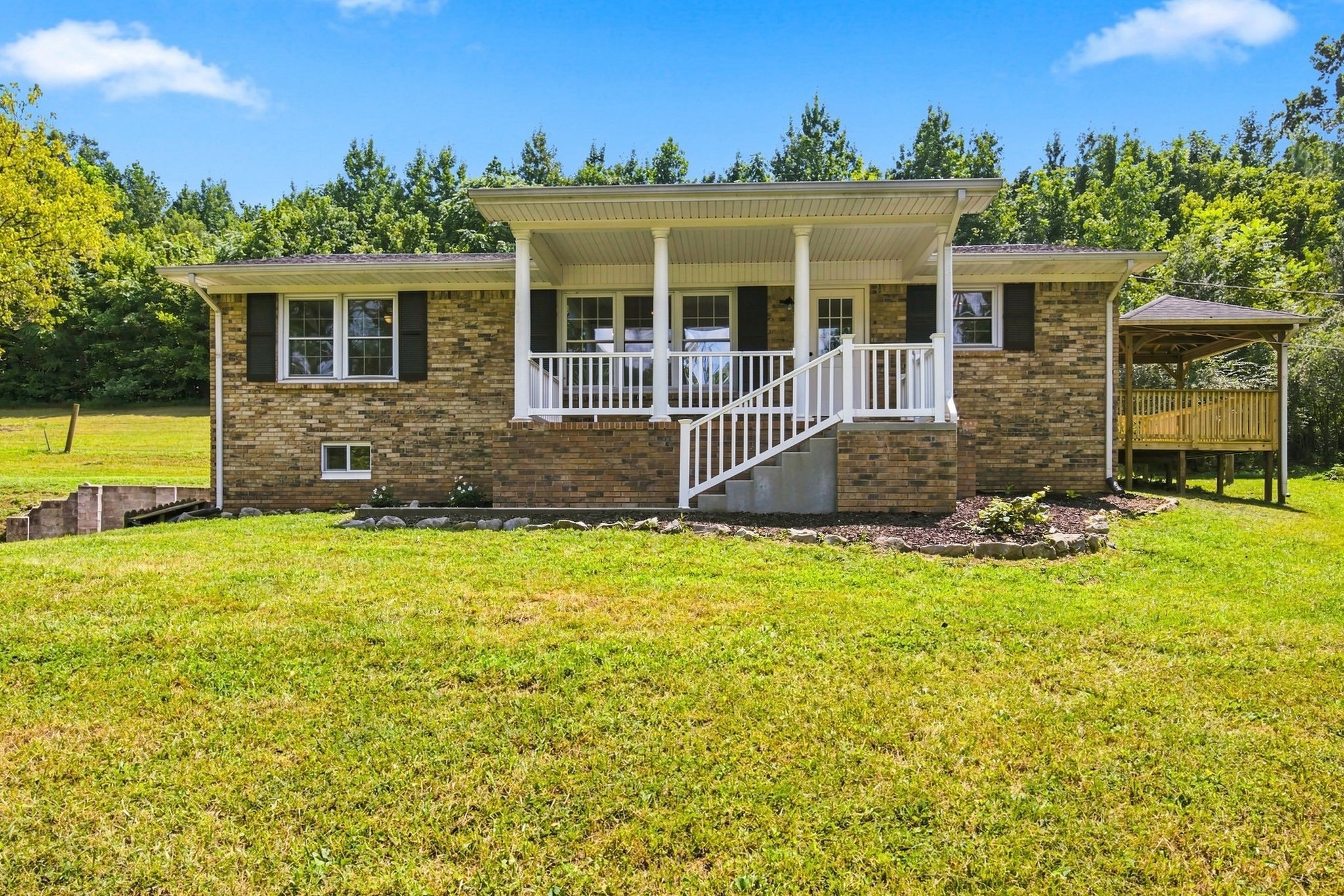 1966 Tennessee St Property Photo 2