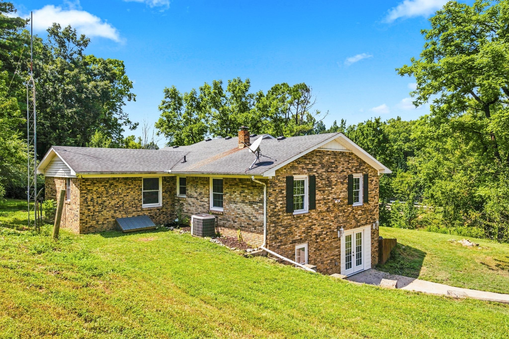 1966 Tennessee St Property Photo 3