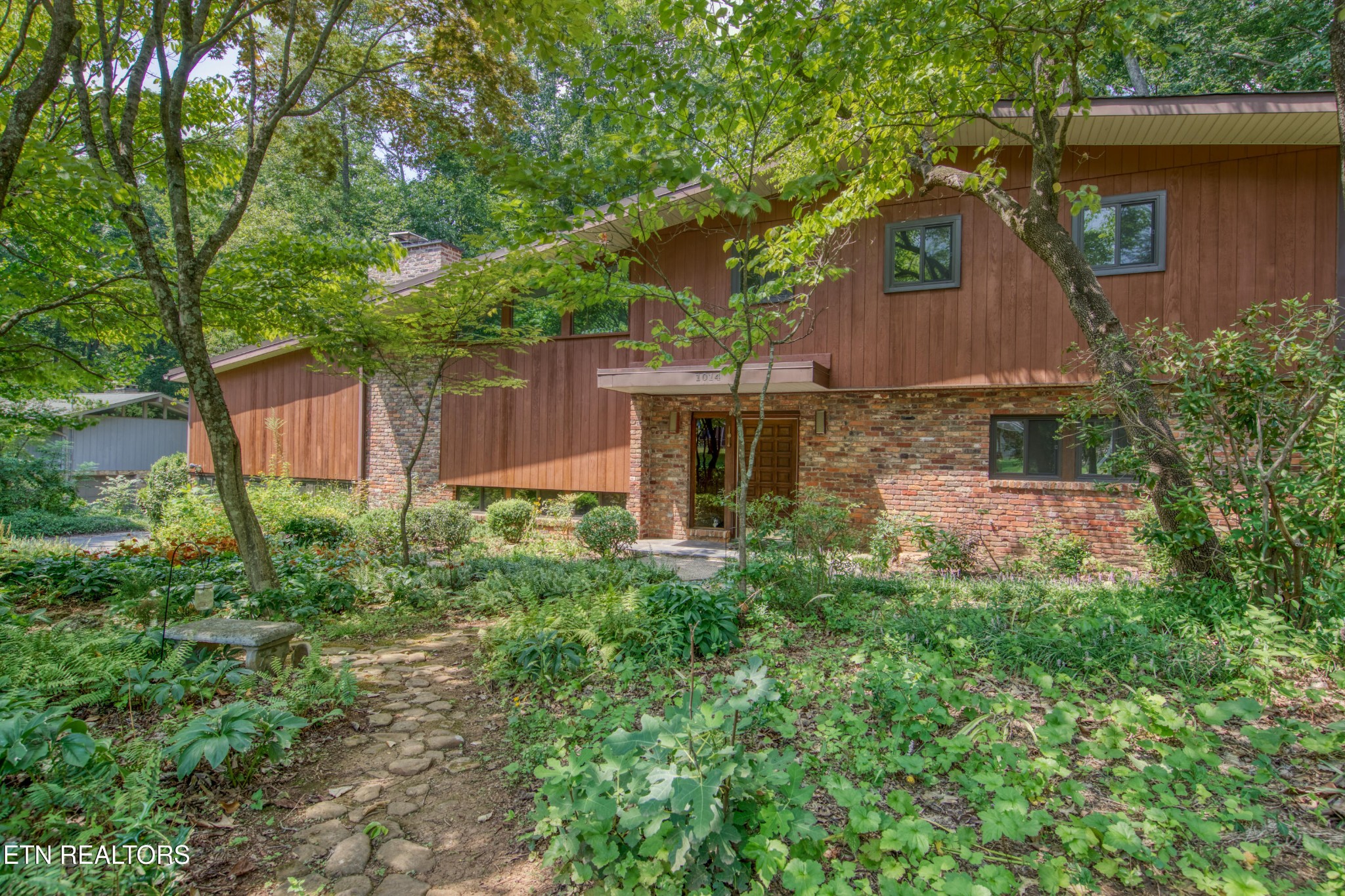 1014 W Outer Drive Property Photo 1