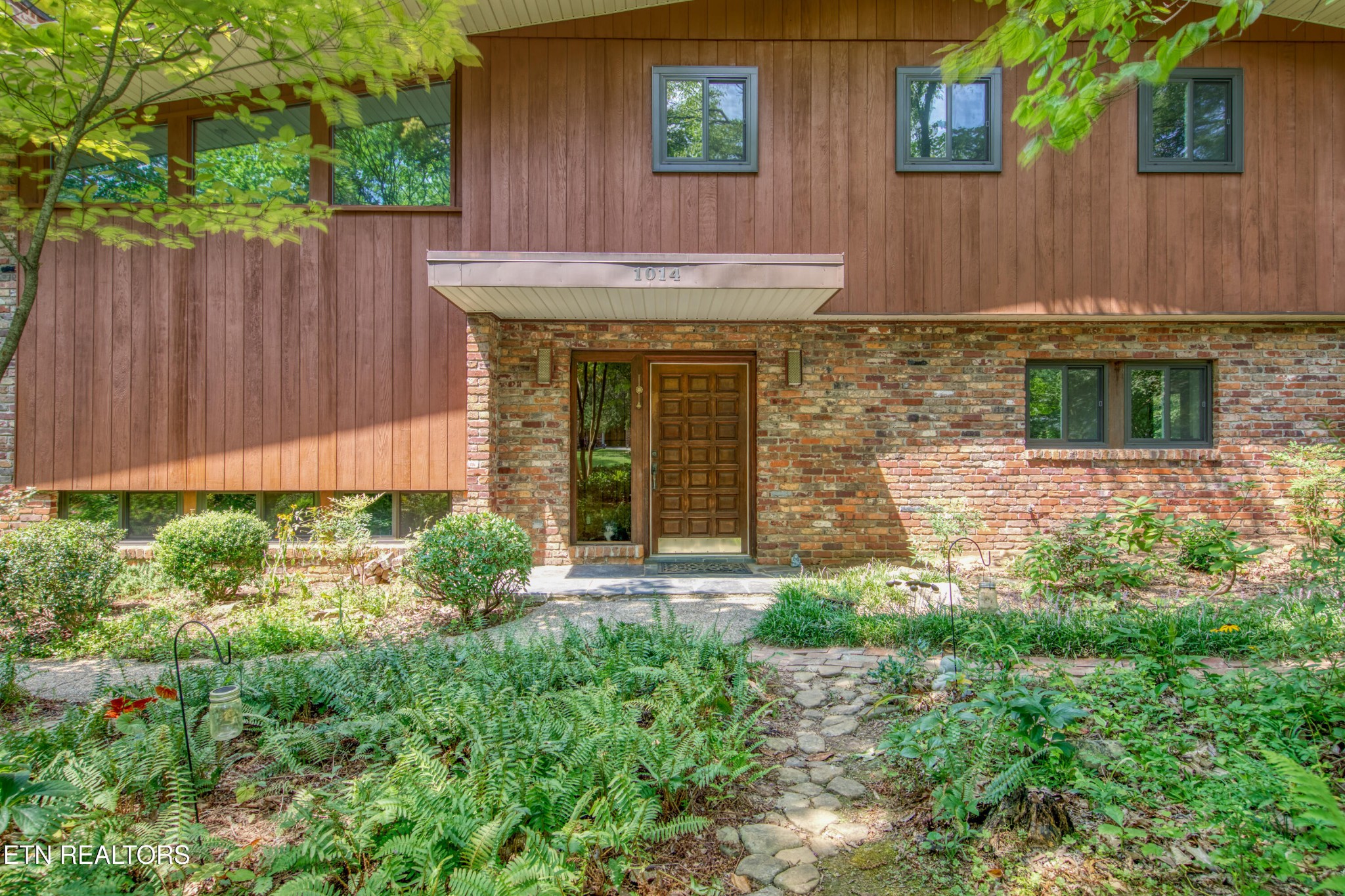 1014 W Outer Drive Property Photo 4