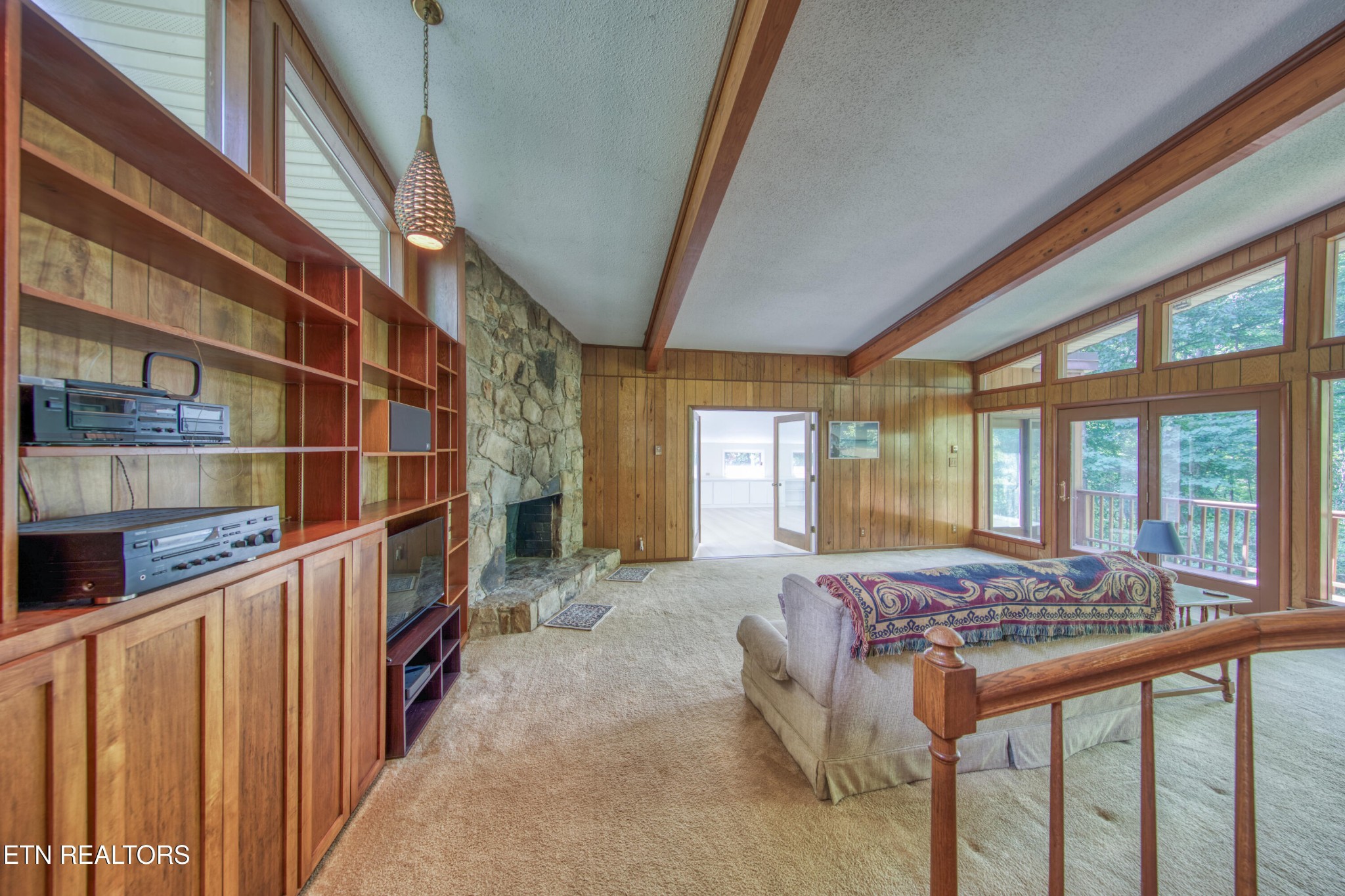 1014 W Outer Drive Property Photo 6