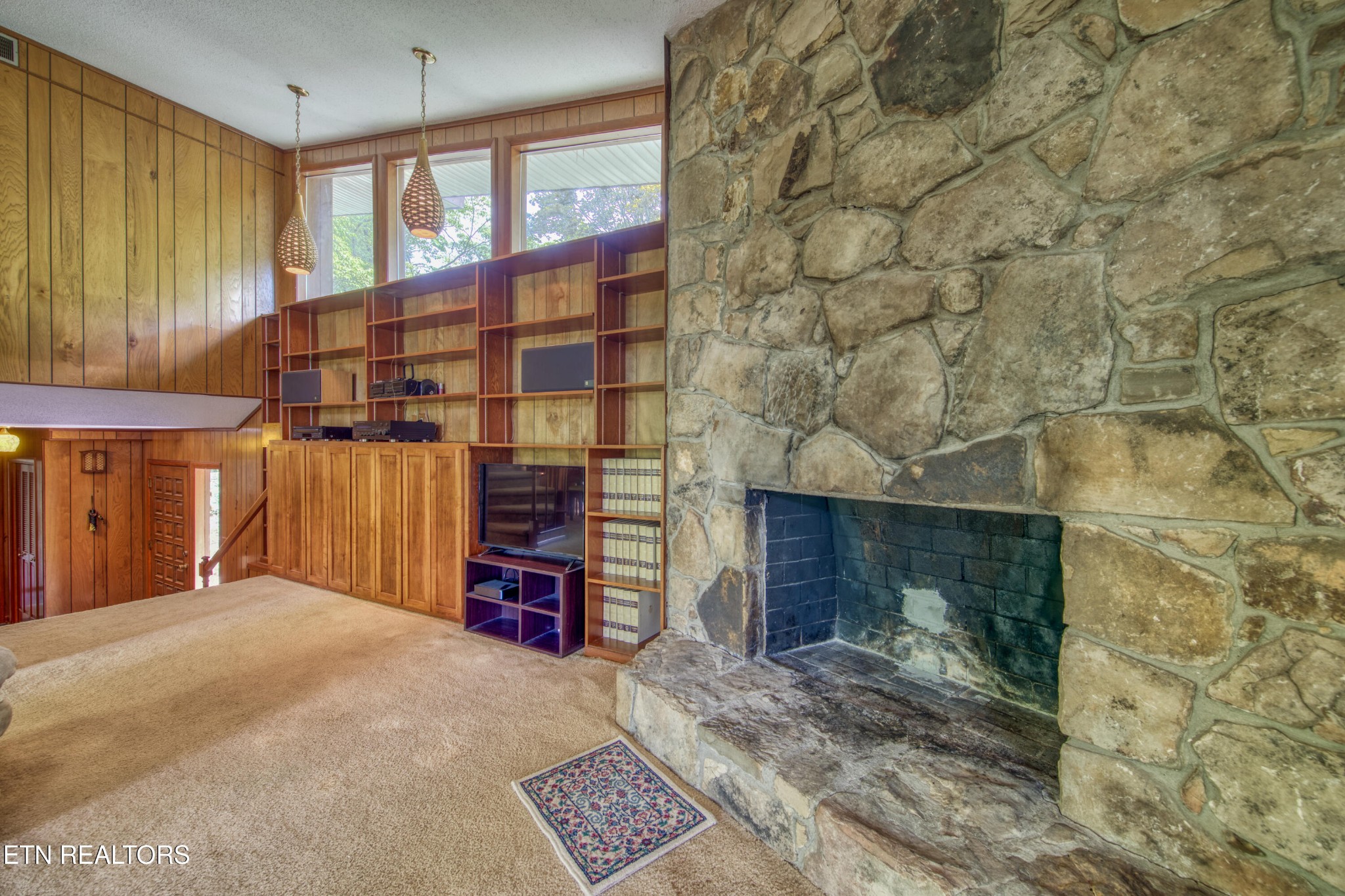 1014 W Outer Drive Property Photo 7