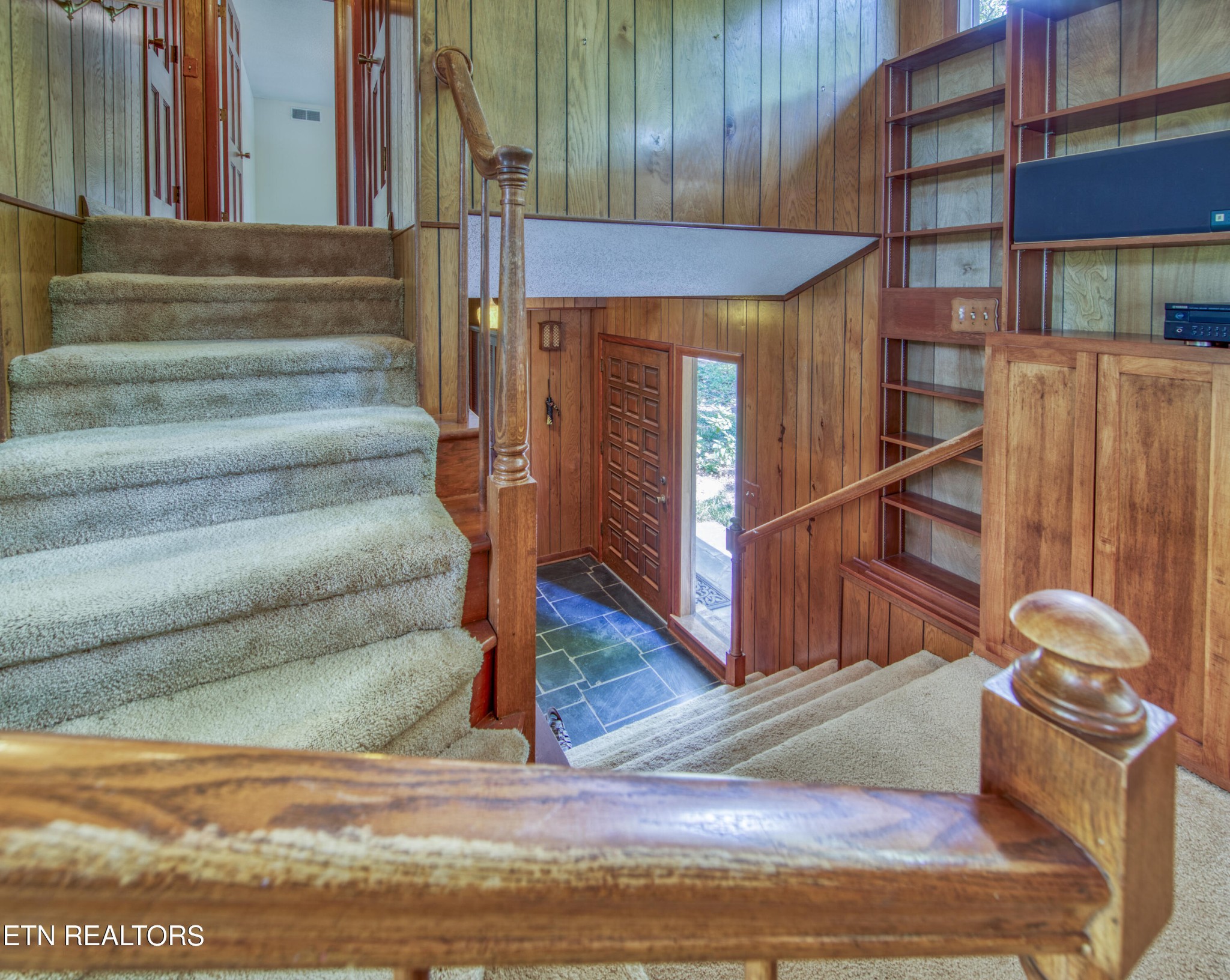 1014 W Outer Drive Property Photo 8