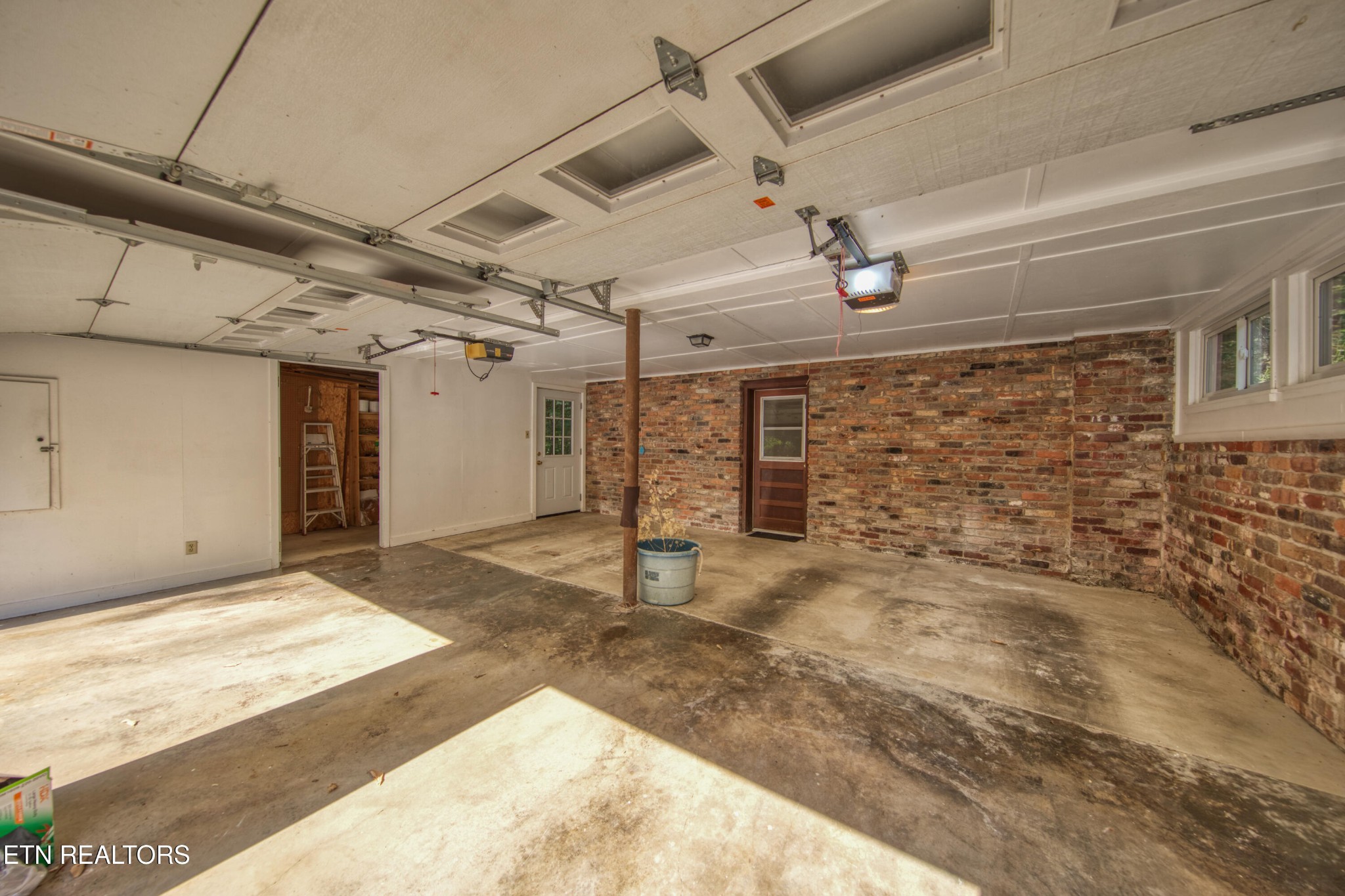 1014 W Outer Drive Property Photo 59