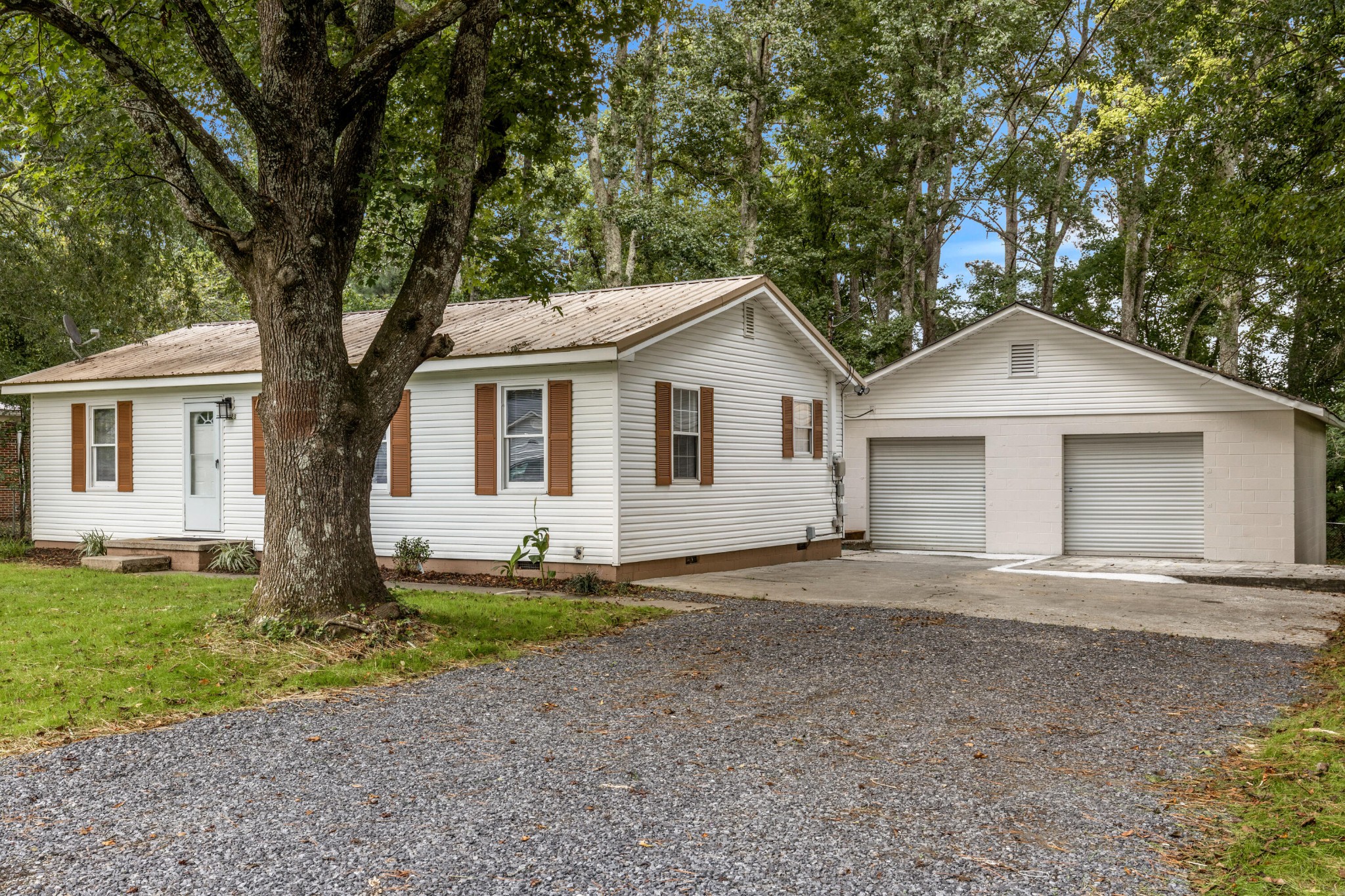 3223 Bates Drive Property Photo 4