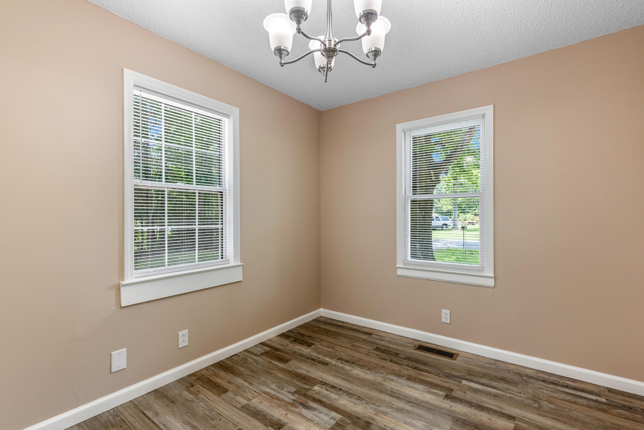 3223 Bates Drive Property Photo 9