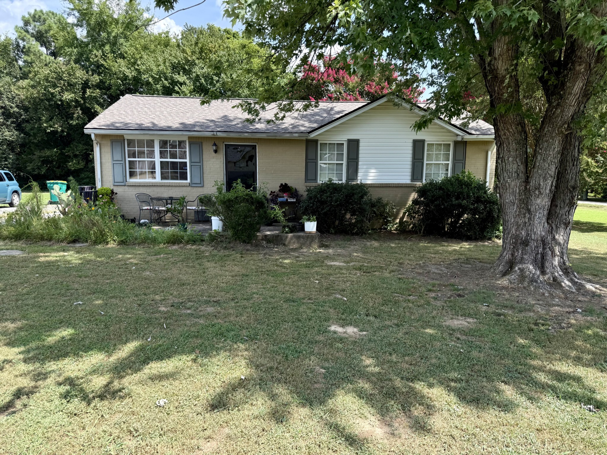 265 Freeman Dr Property Photo 1