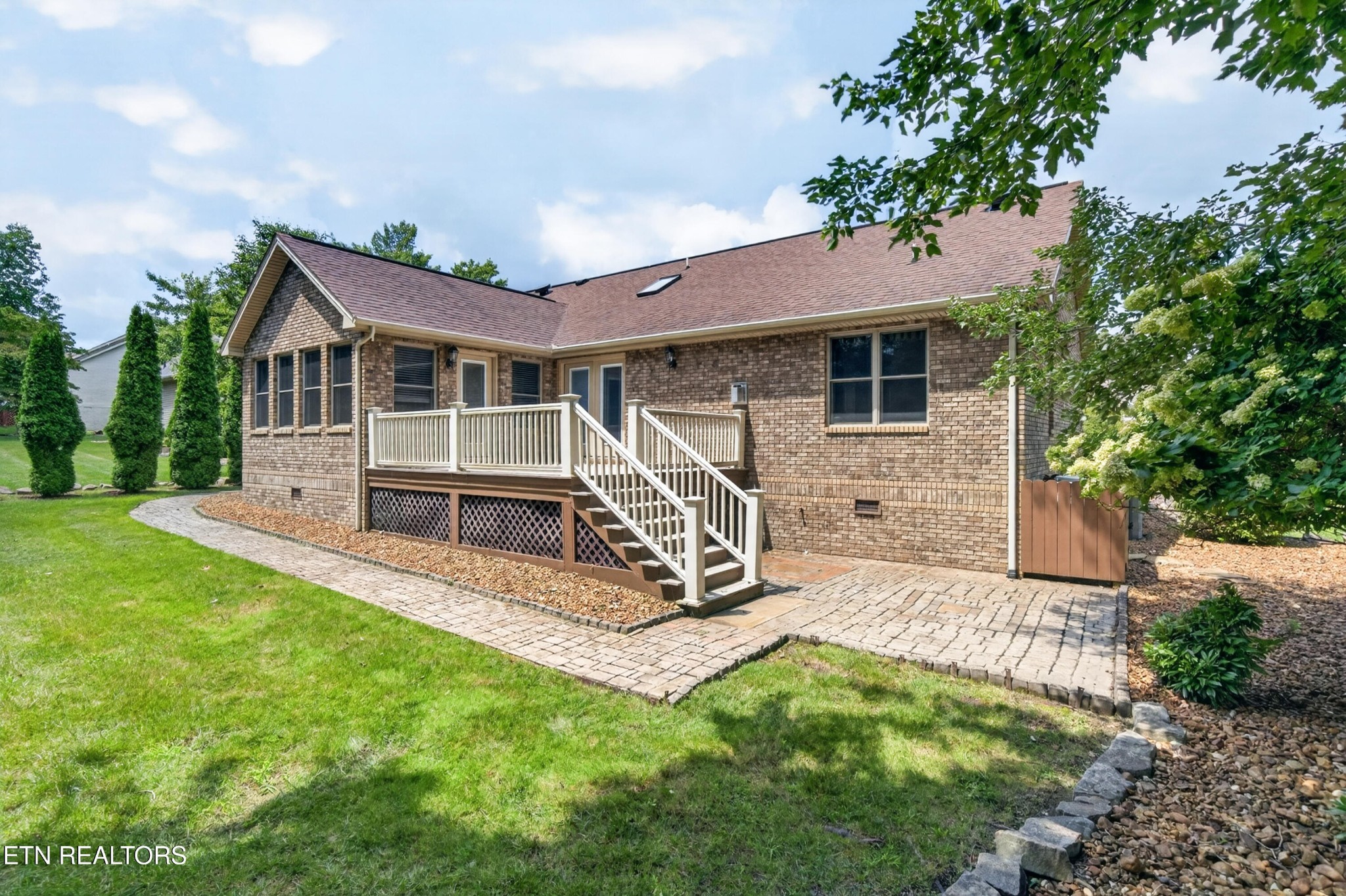 21 Thames Court Property Photo 4