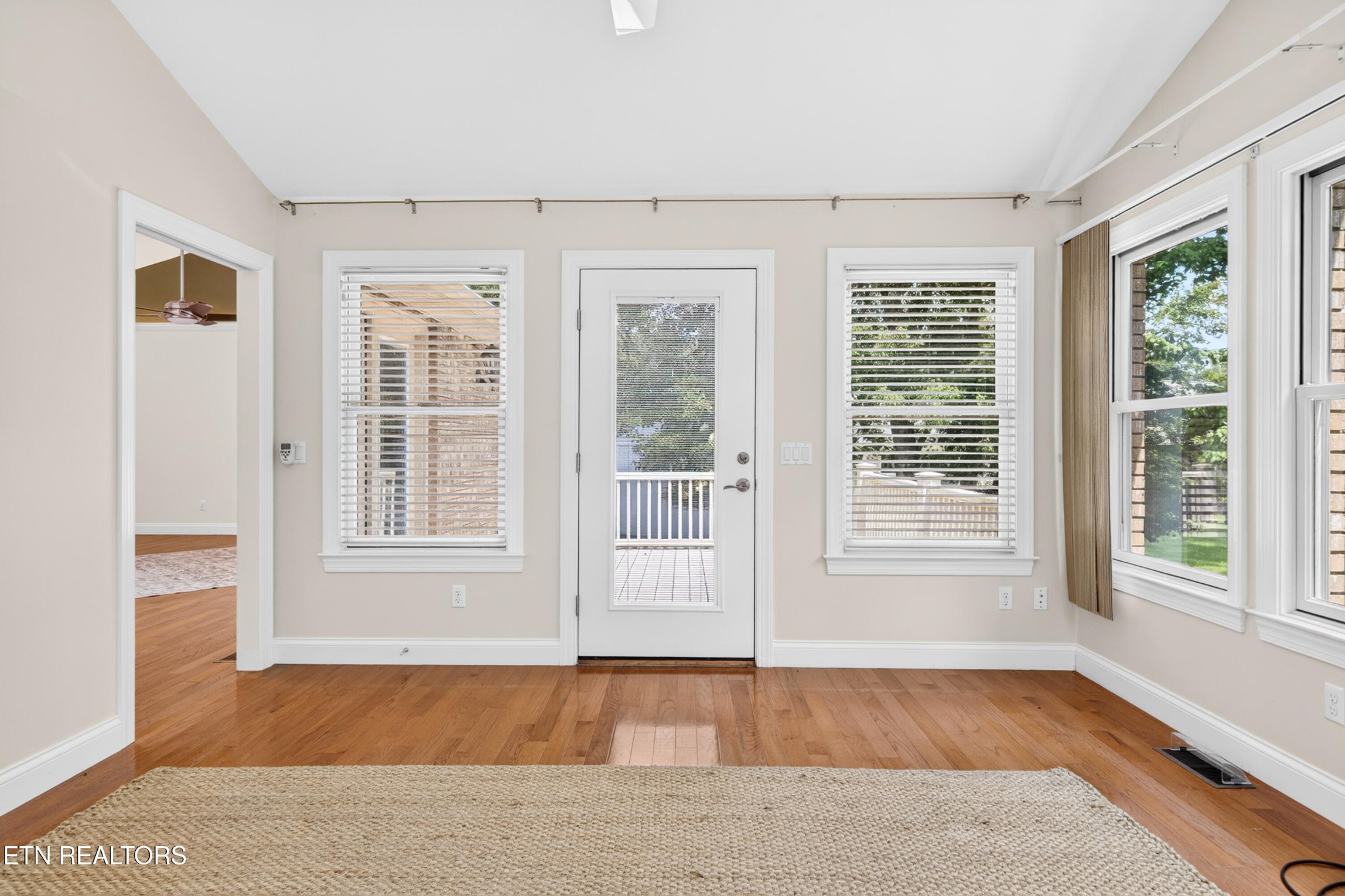 21 Thames Court Property Photo 22