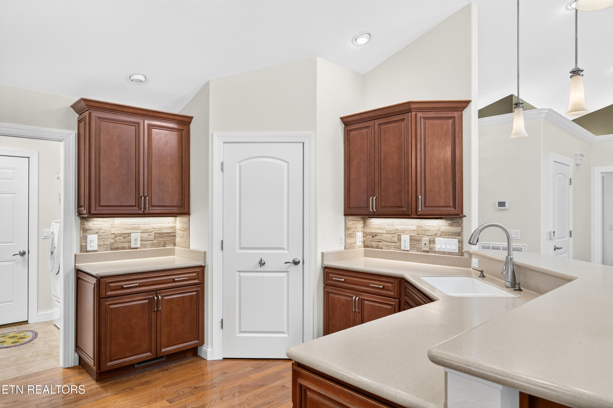 21 Thames Court Property Photo 28