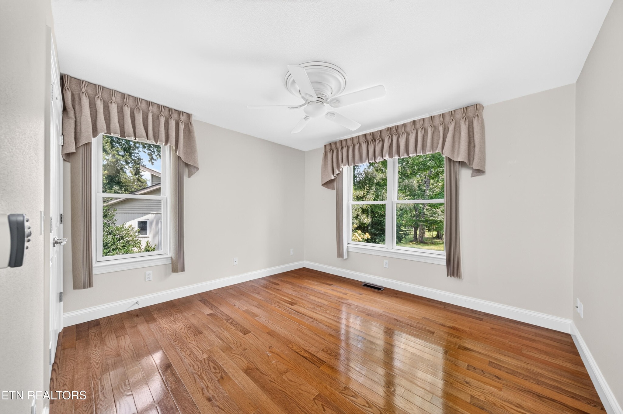21 Thames Court Property Photo 45